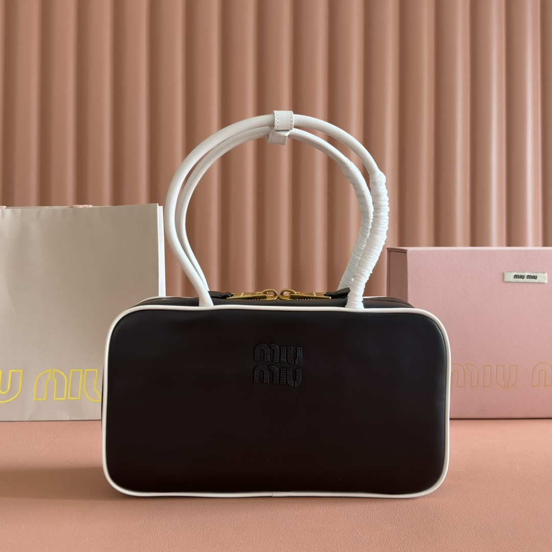 【 5BB172 Black and White 】miumiu beau