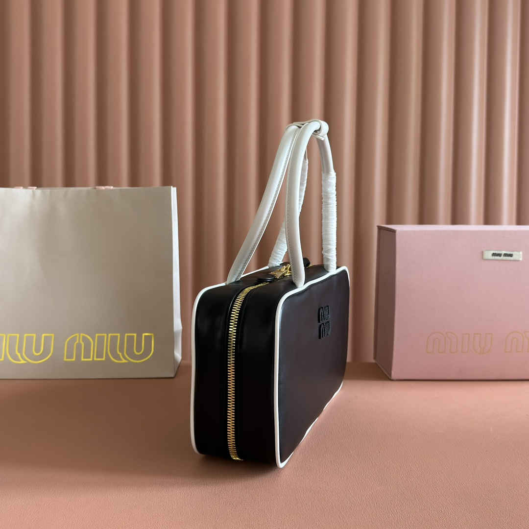 【 5BB172 Black and White 】miumiu beau