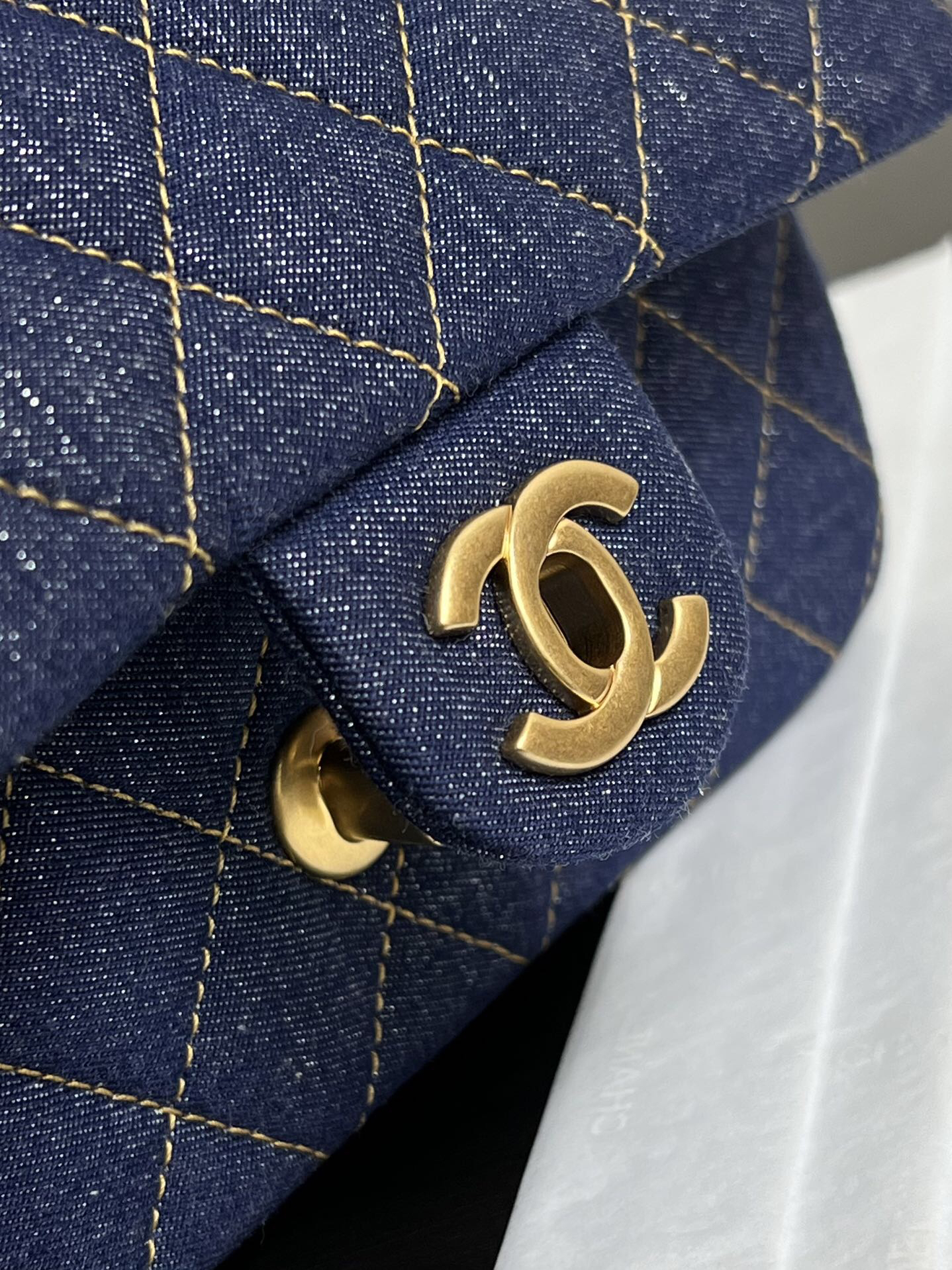 Chanel cf Cowboy-style lid bag