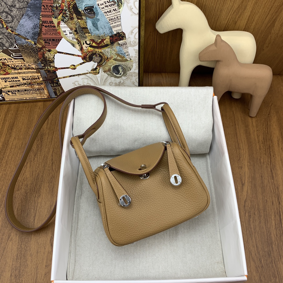 Hermès Mini Lindy Clemence leather Tc 4B cookie color