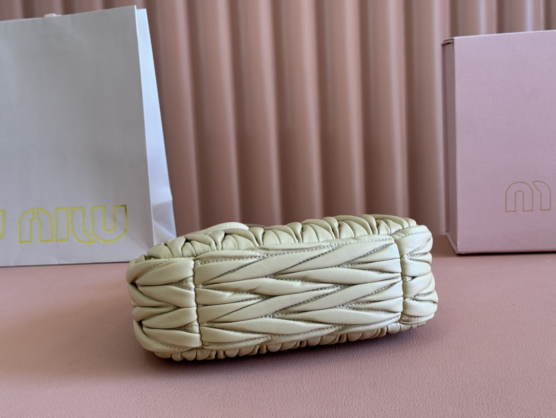 【 5BC125 Light Green 】miumiu wander