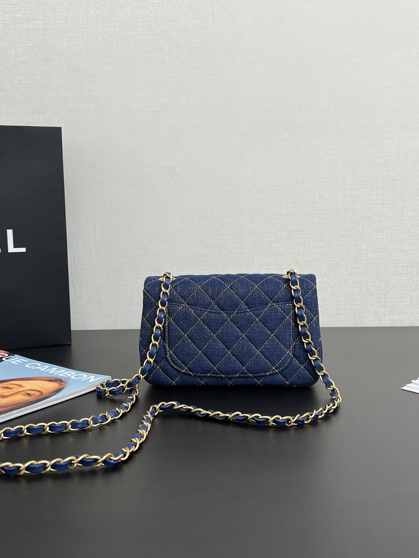 Chanel cf Cowboy-style lid bag