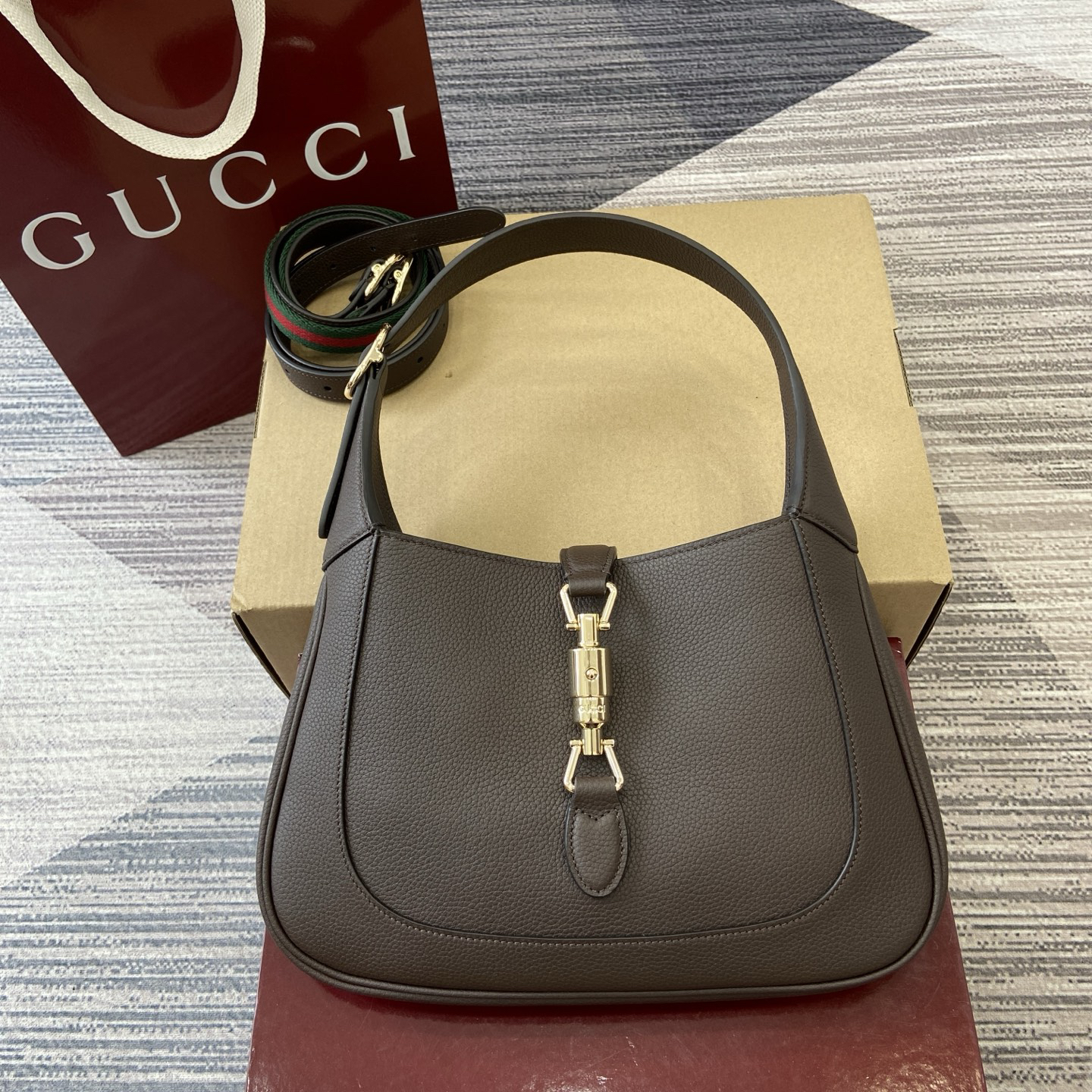 【810232 Coffee and Lychee Peel】gucci Jackie 1961