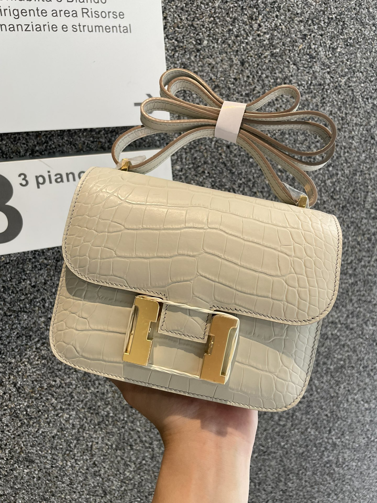 Hermès Constance 18cm White crocodile pattern