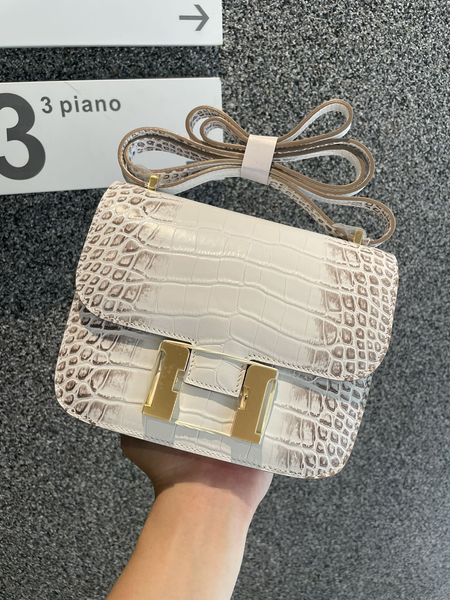 Hermès Constance 18cm black and white crocodile pattern