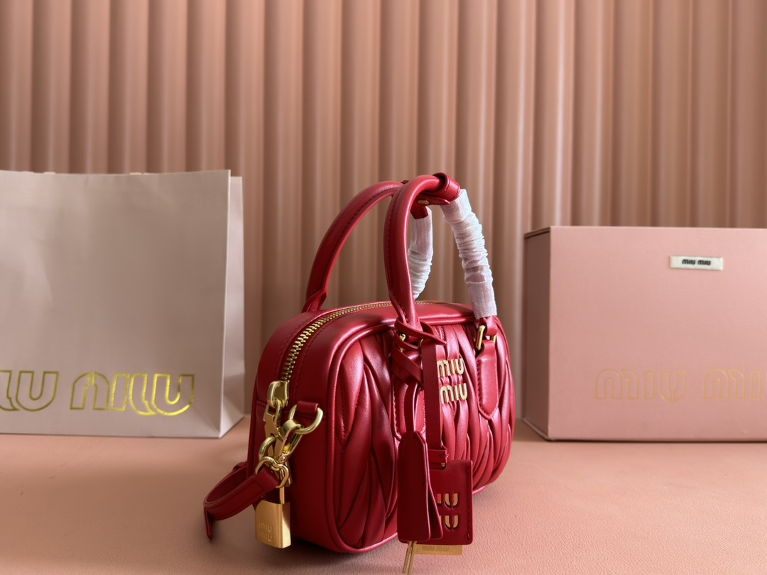 【5BB123 Red】miumiu Arcadie
