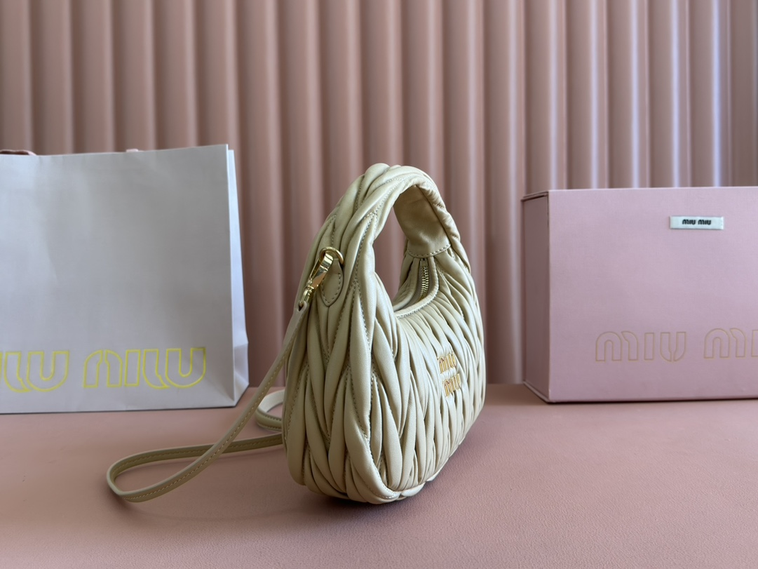 【 5BC125 Light Green 】miumiu wander