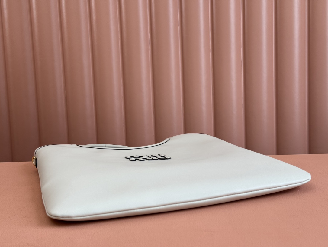 【 500231 White 】miumiu ivy