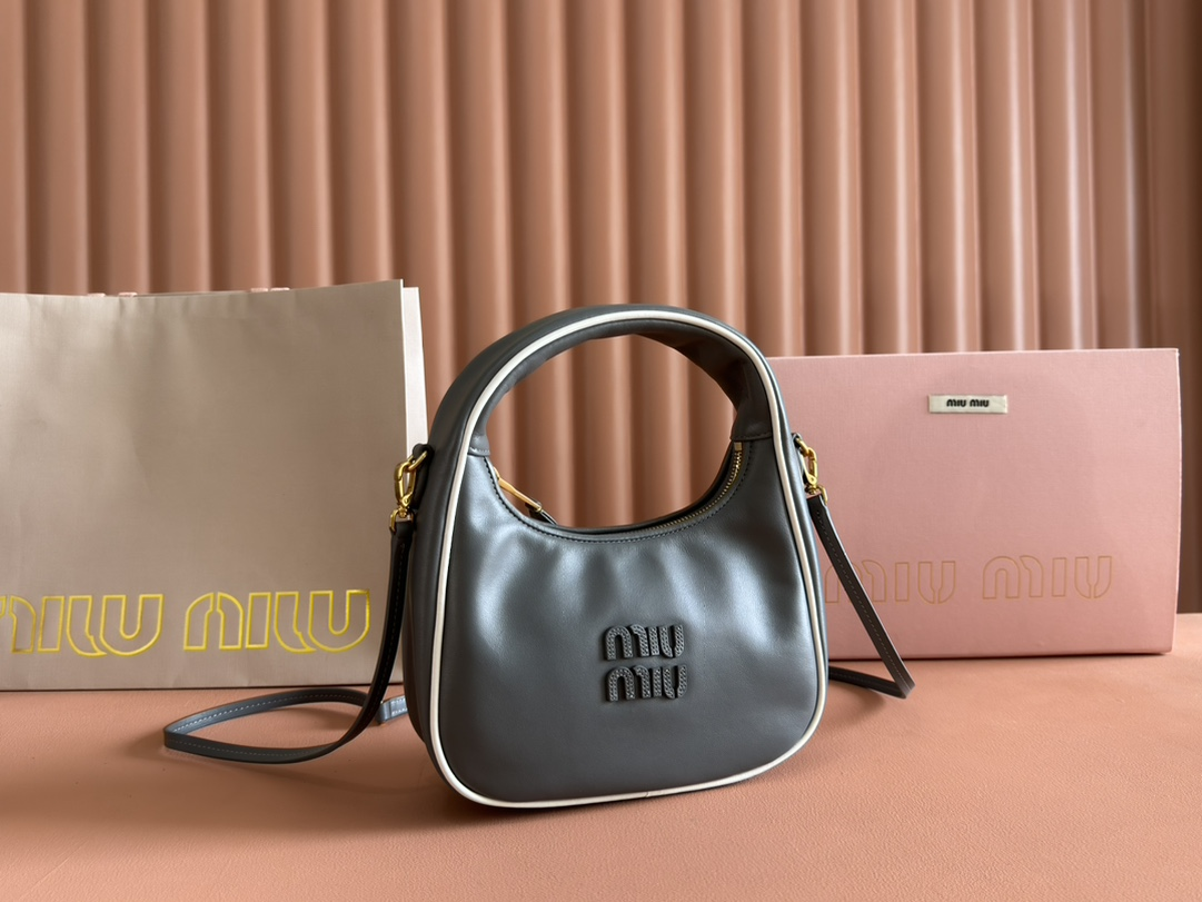 【 5BC125 Black and White 】miumiu wander