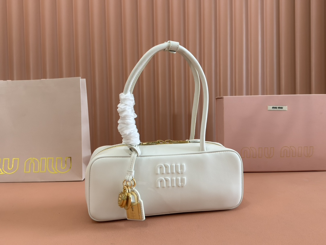【 5BB173 White 】miumiu beau