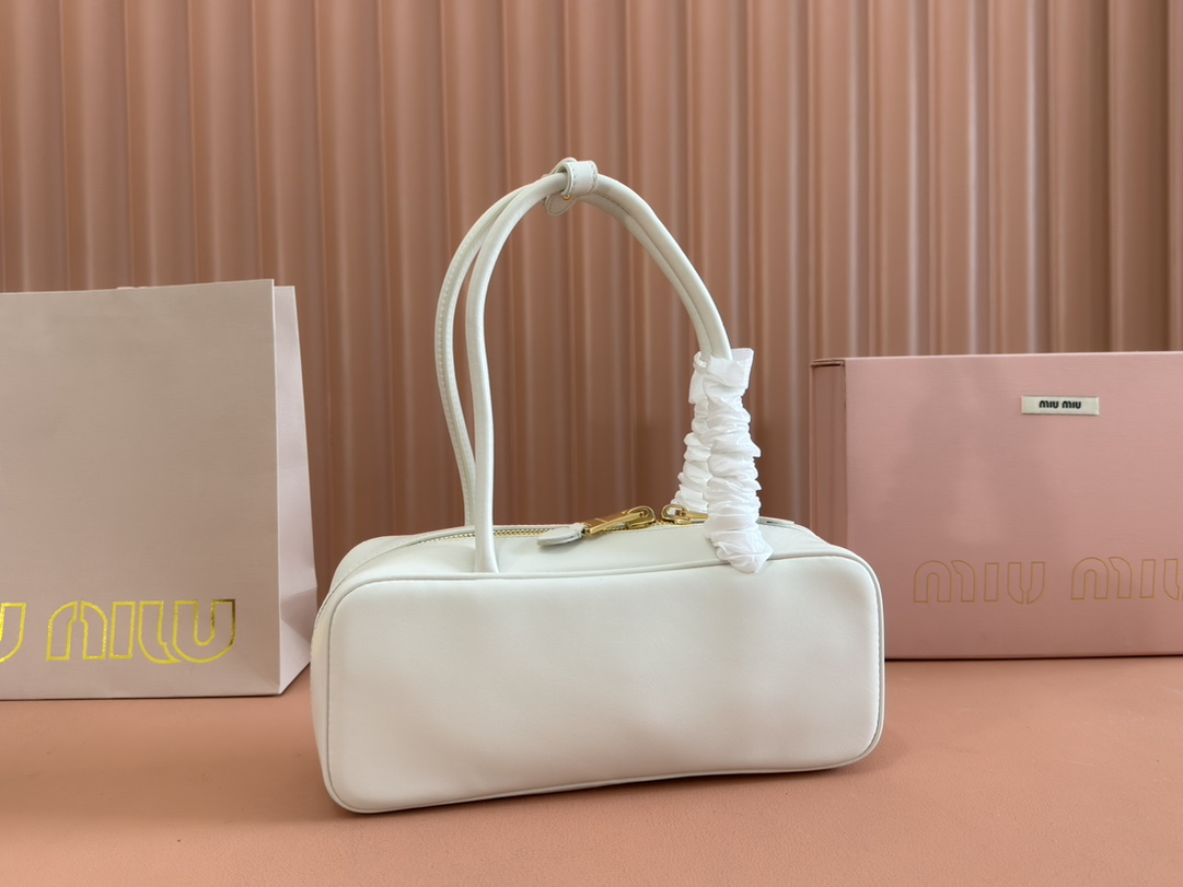 【 5BB173 White 】miumiu beau
