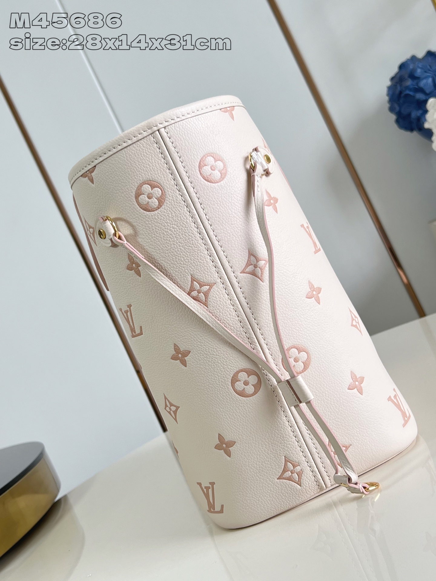 【M45686 Cream printing 】LV Neverfull Medium-sized handbag