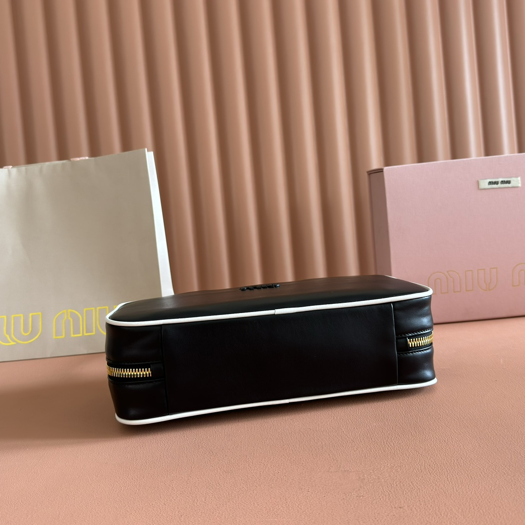 【 5BB172 Black and White 】miumiu beau