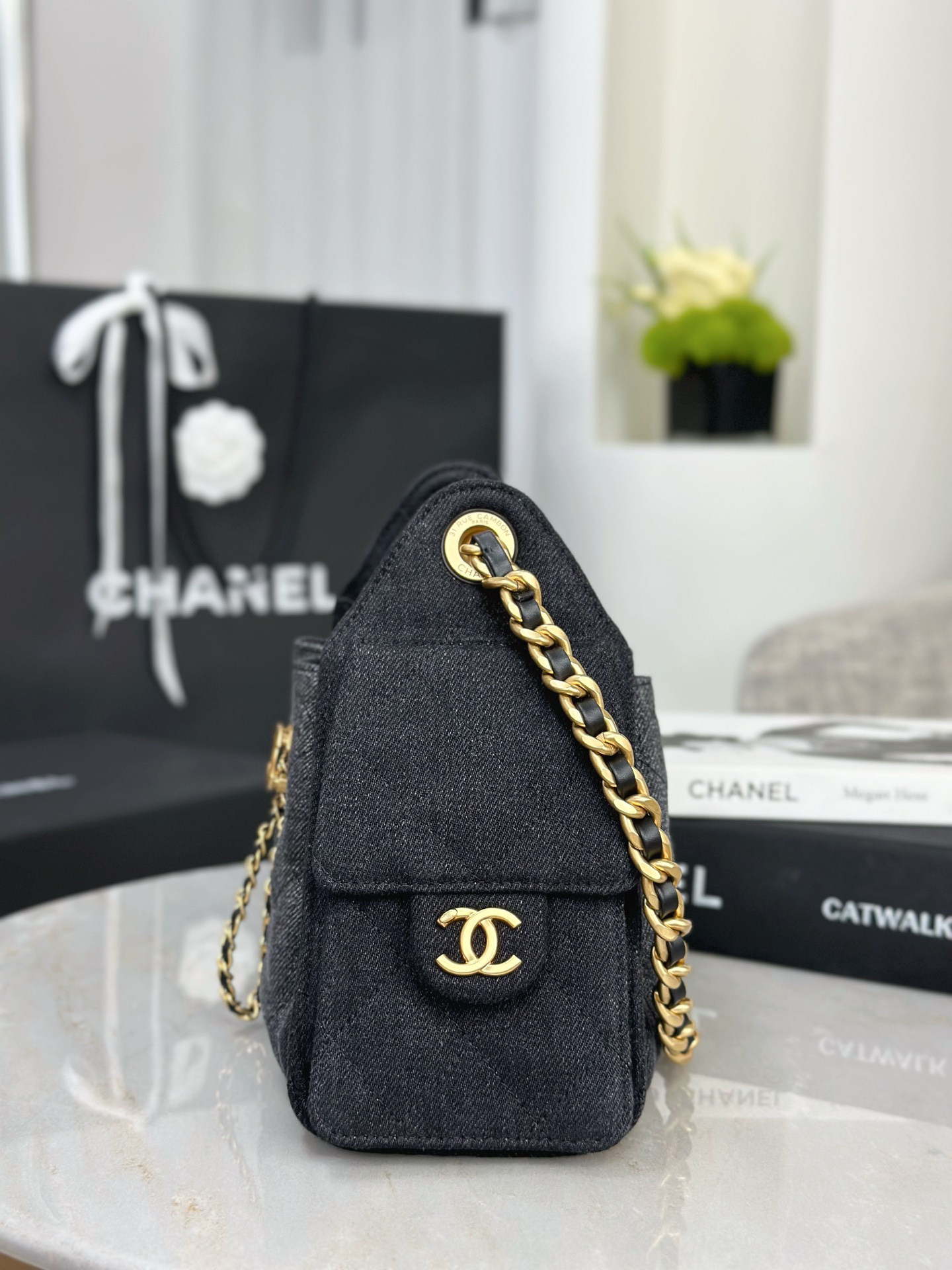 Chanel New dark-colored 25 bag mini