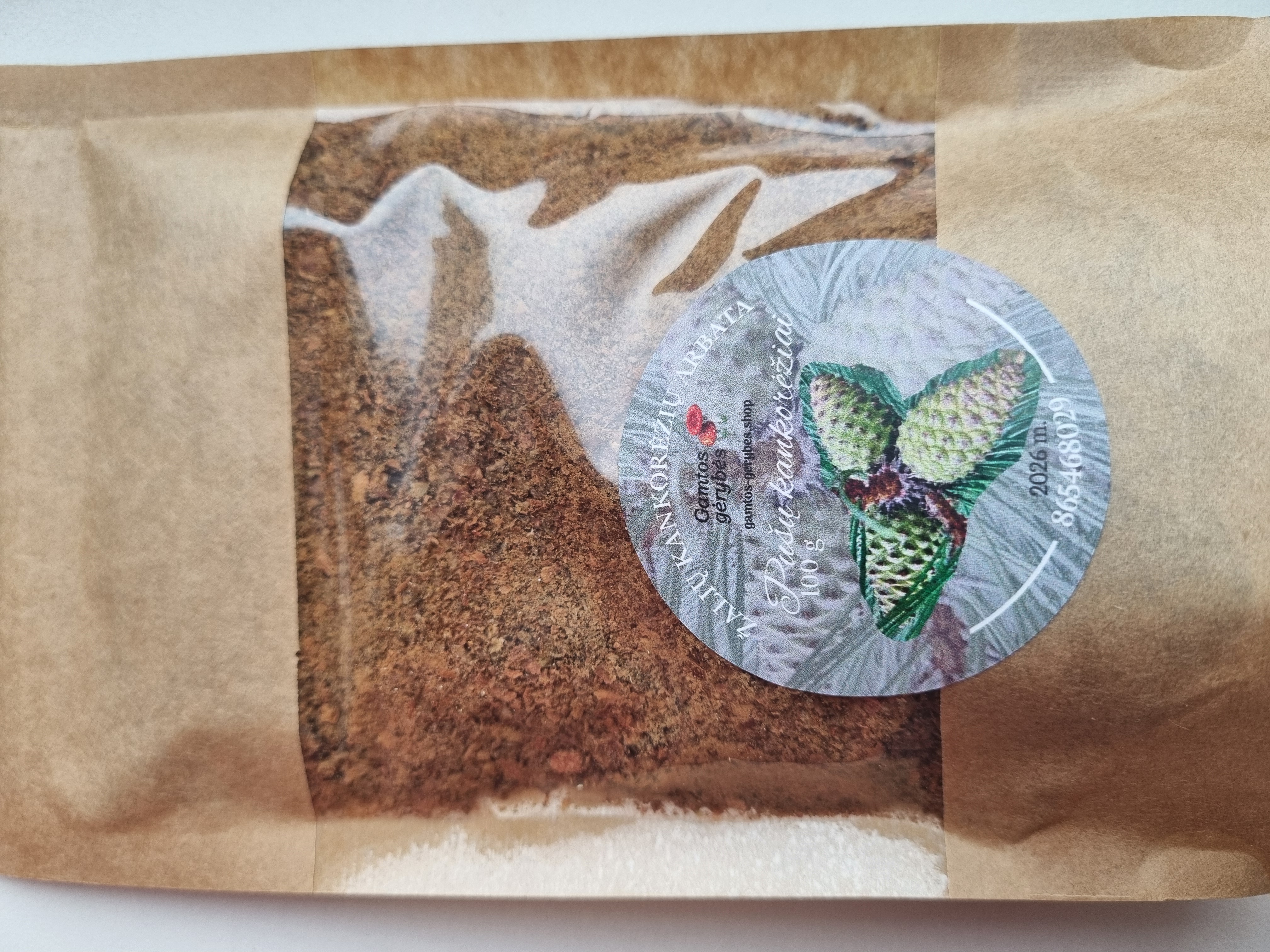 Pušies žaliųjų kankorėžių arbata