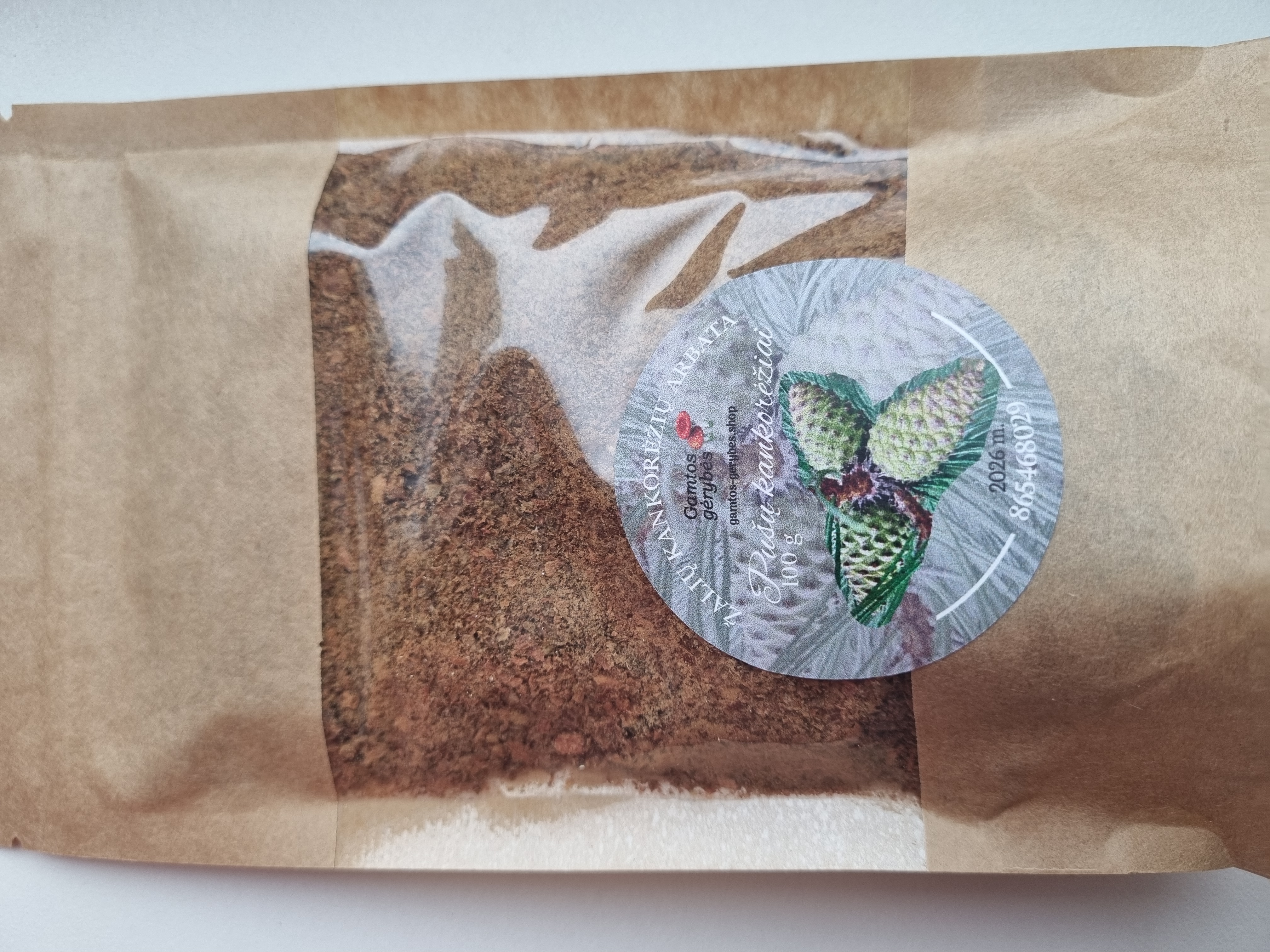 Pušies žaliųjų kankorėžių arbata