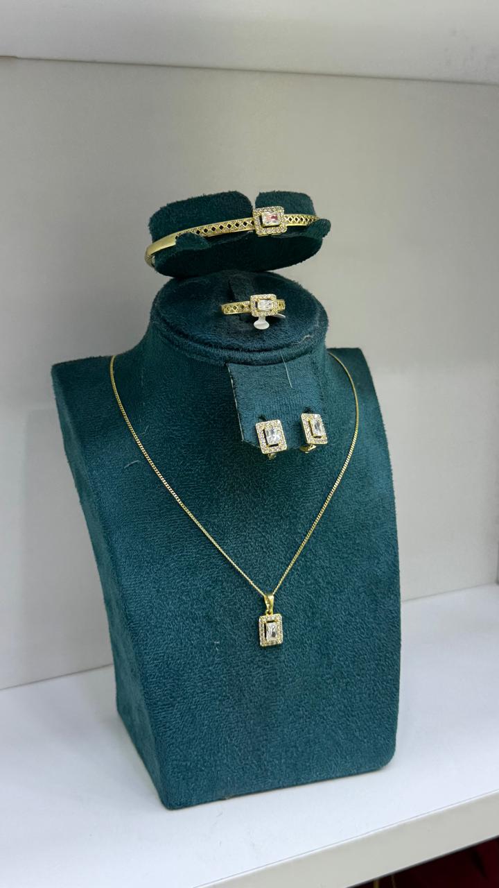 باك من 4 قطع