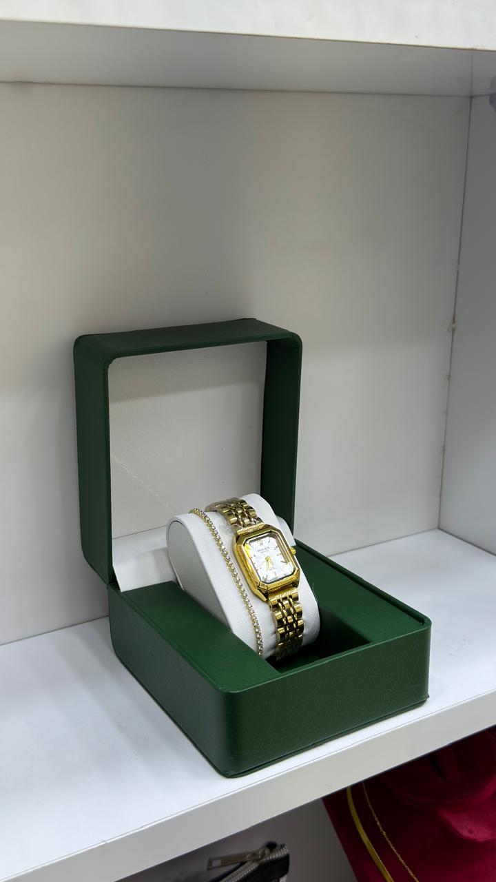 ساعة لون ذهبي مع براسلي هدية