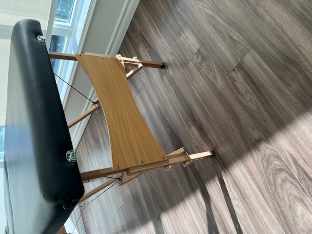 Portable Massage Table with 6x Fitted Sheets (& Additional Pieces) 