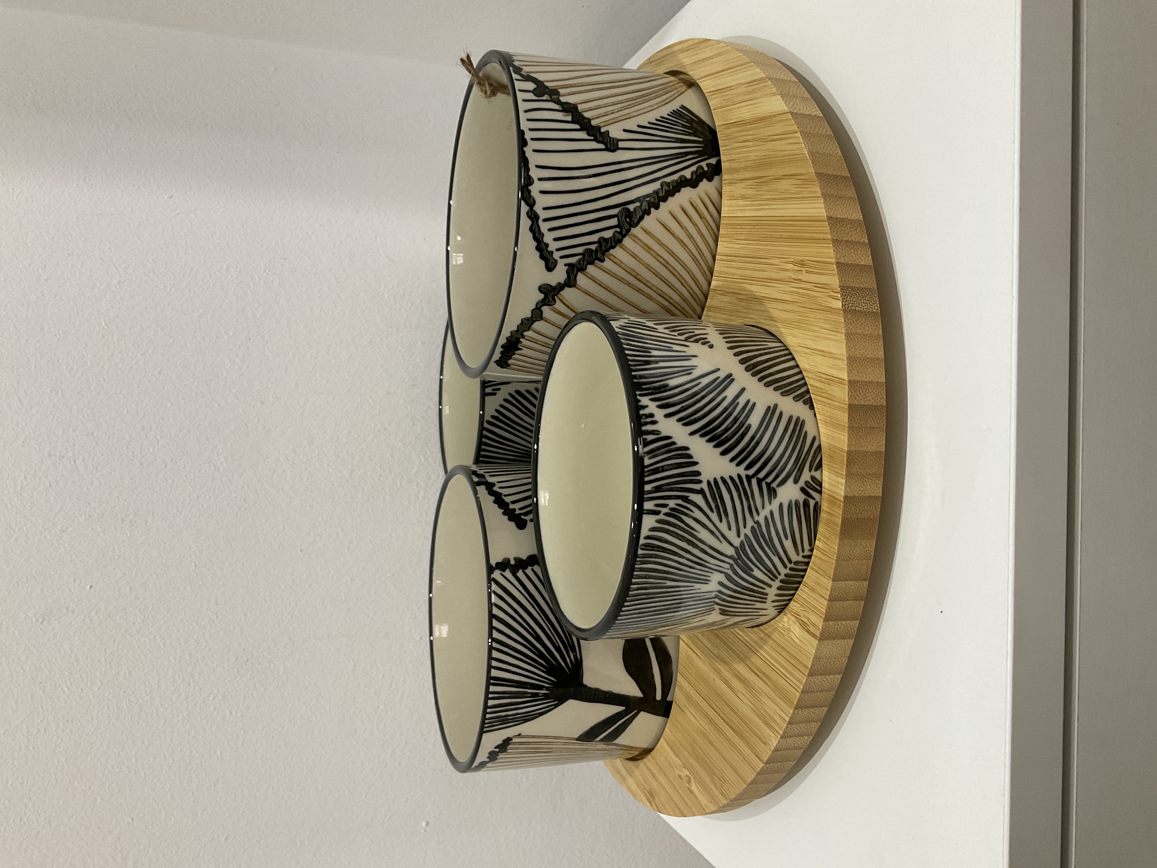 Plato más cuatro Bols