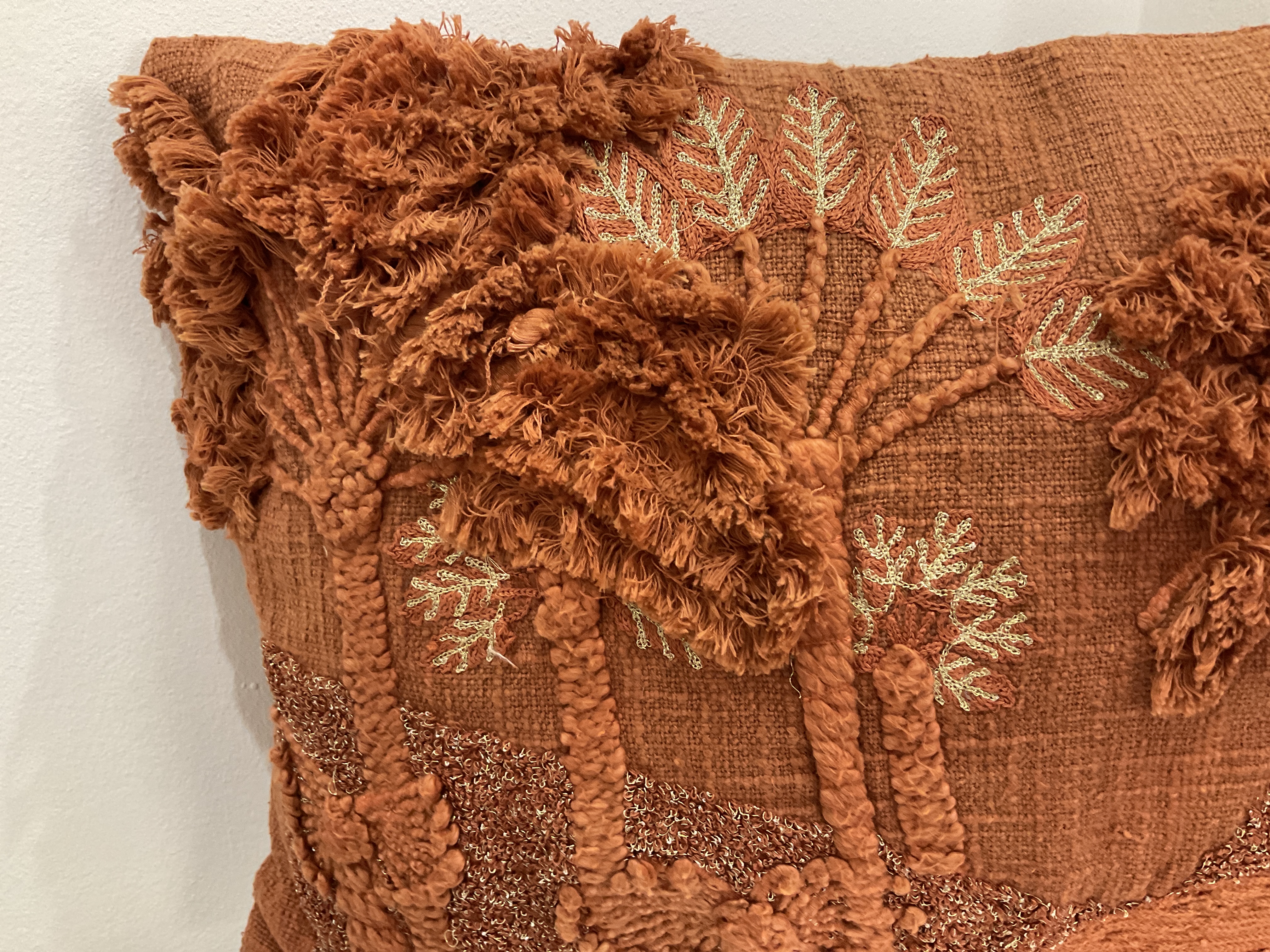 Cojín decorativo bordado