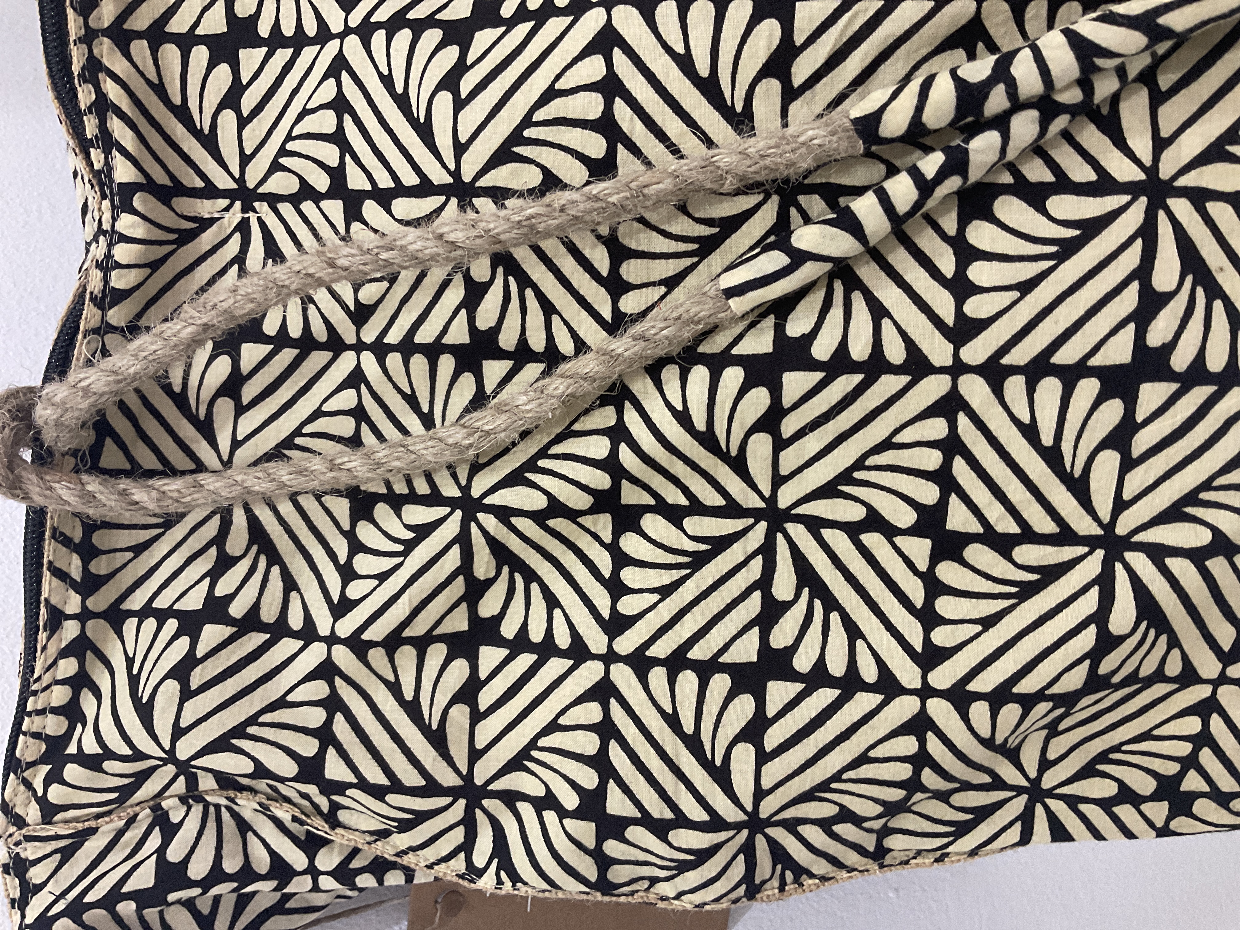 Bolso de tela con asas de cuerda