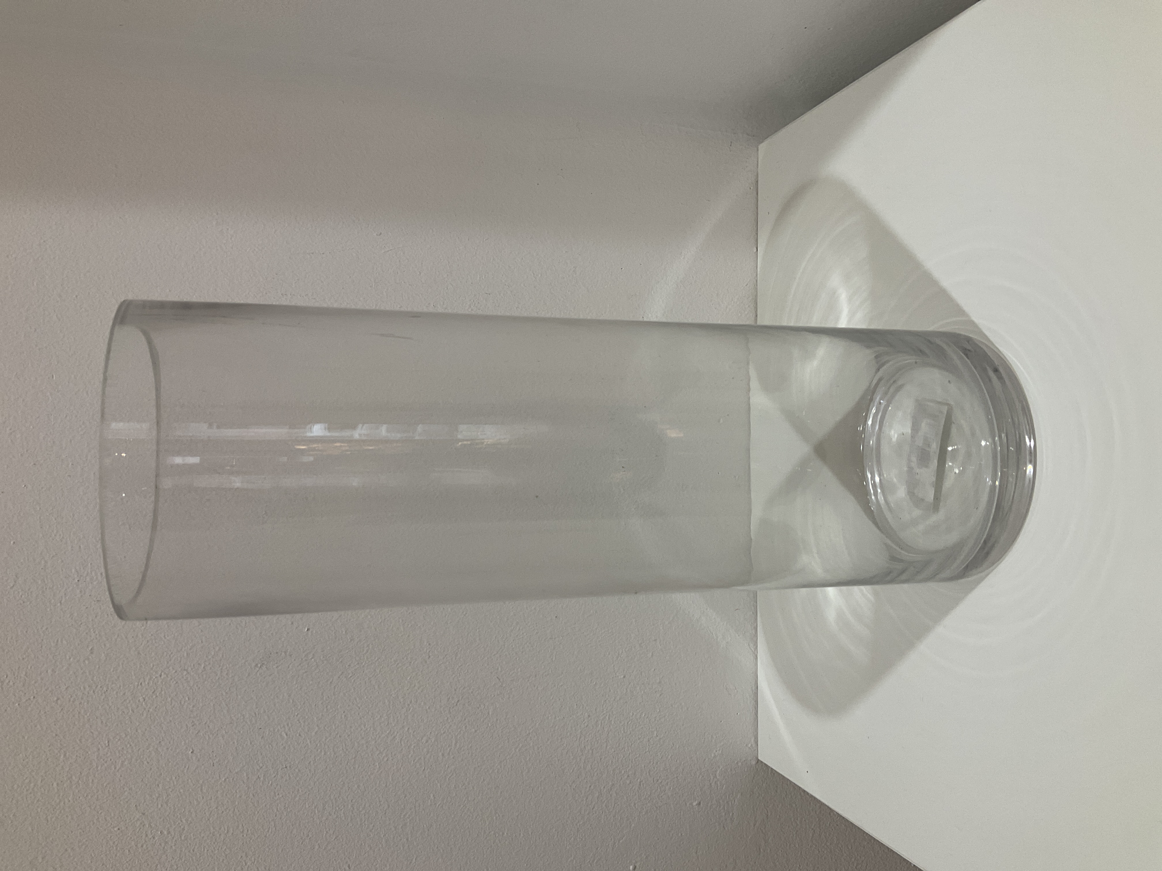 Jarrón de vidrio cilíndrico