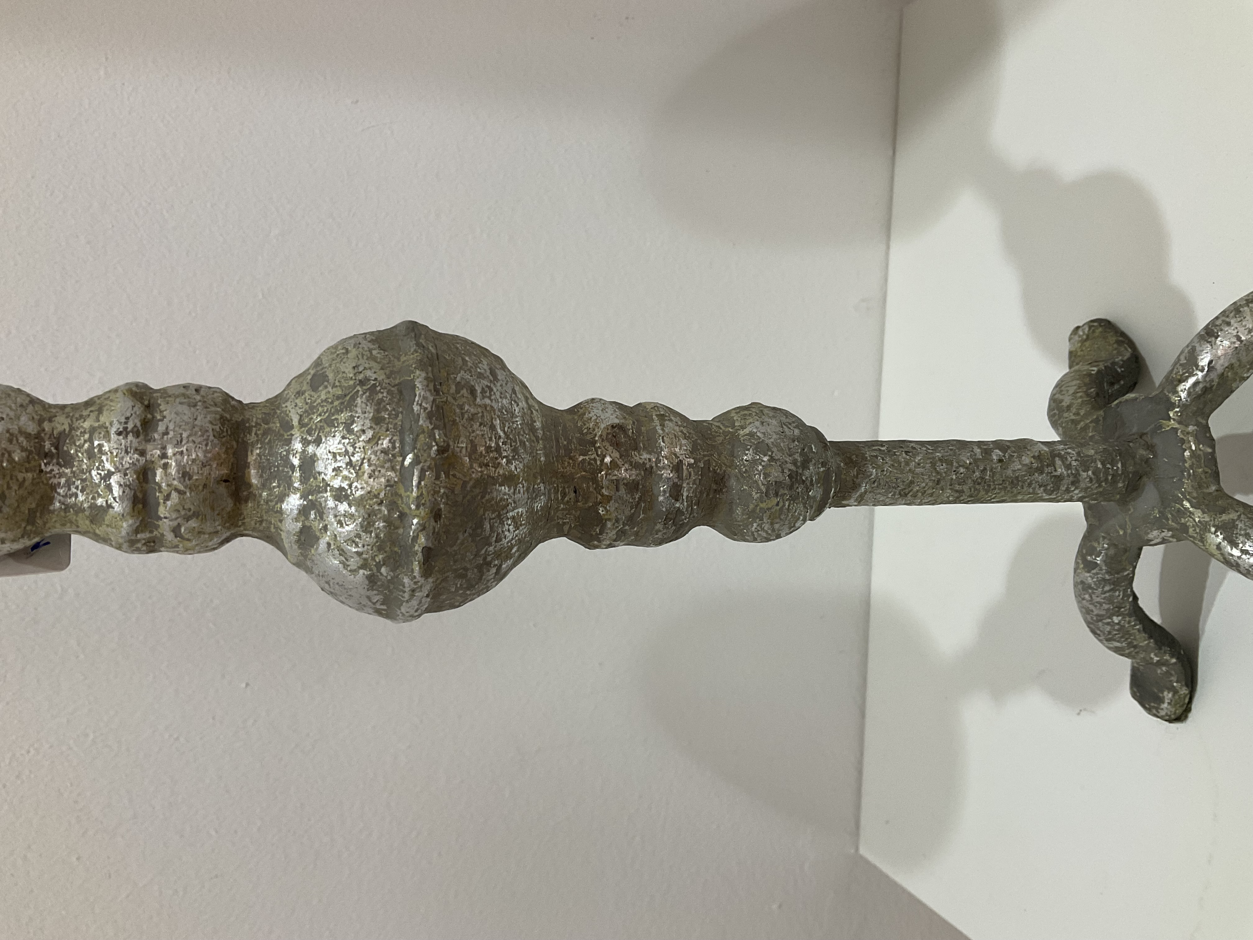 Candelabro de hierro vintage grande 