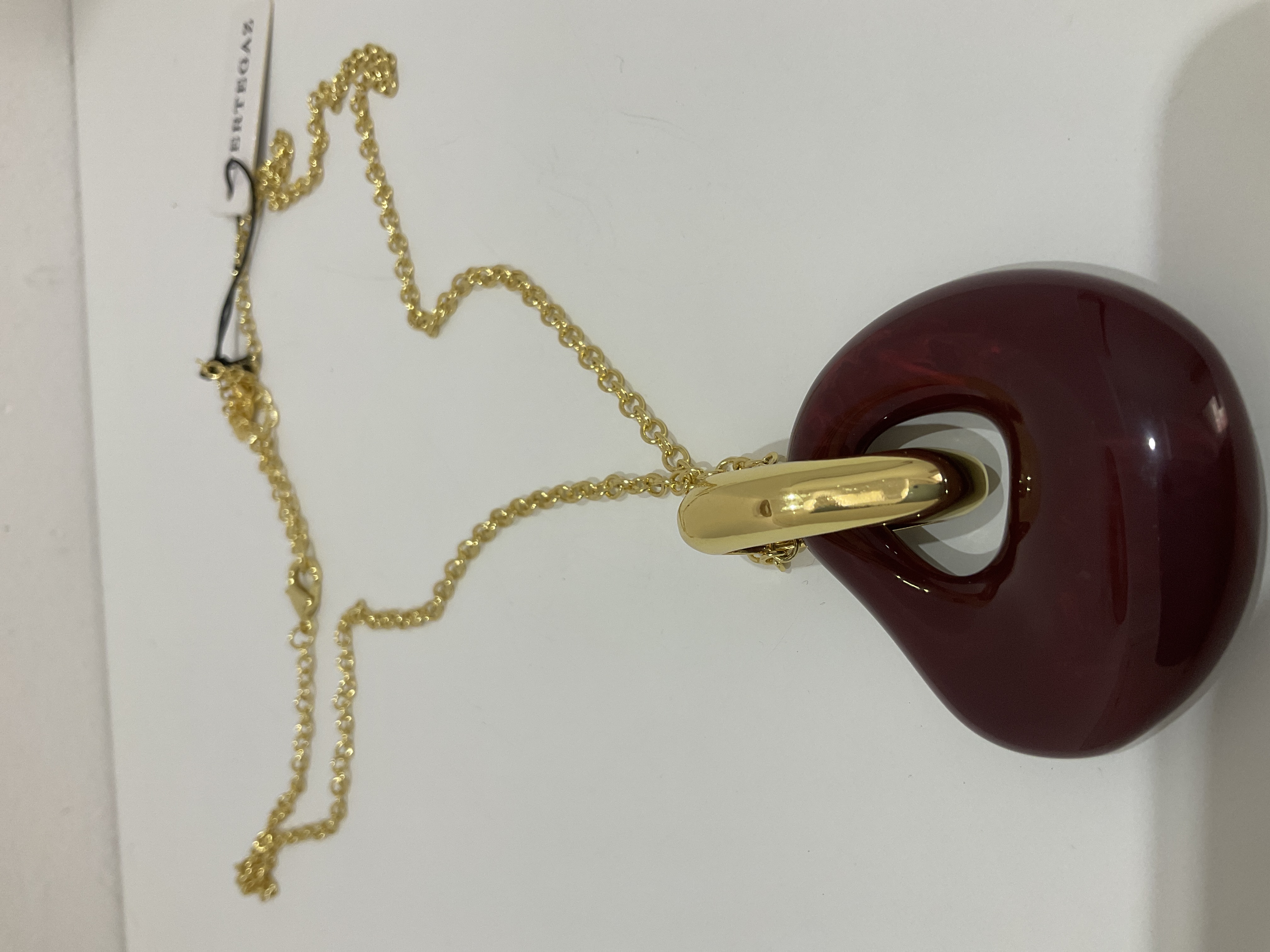 Collar con colgante granate