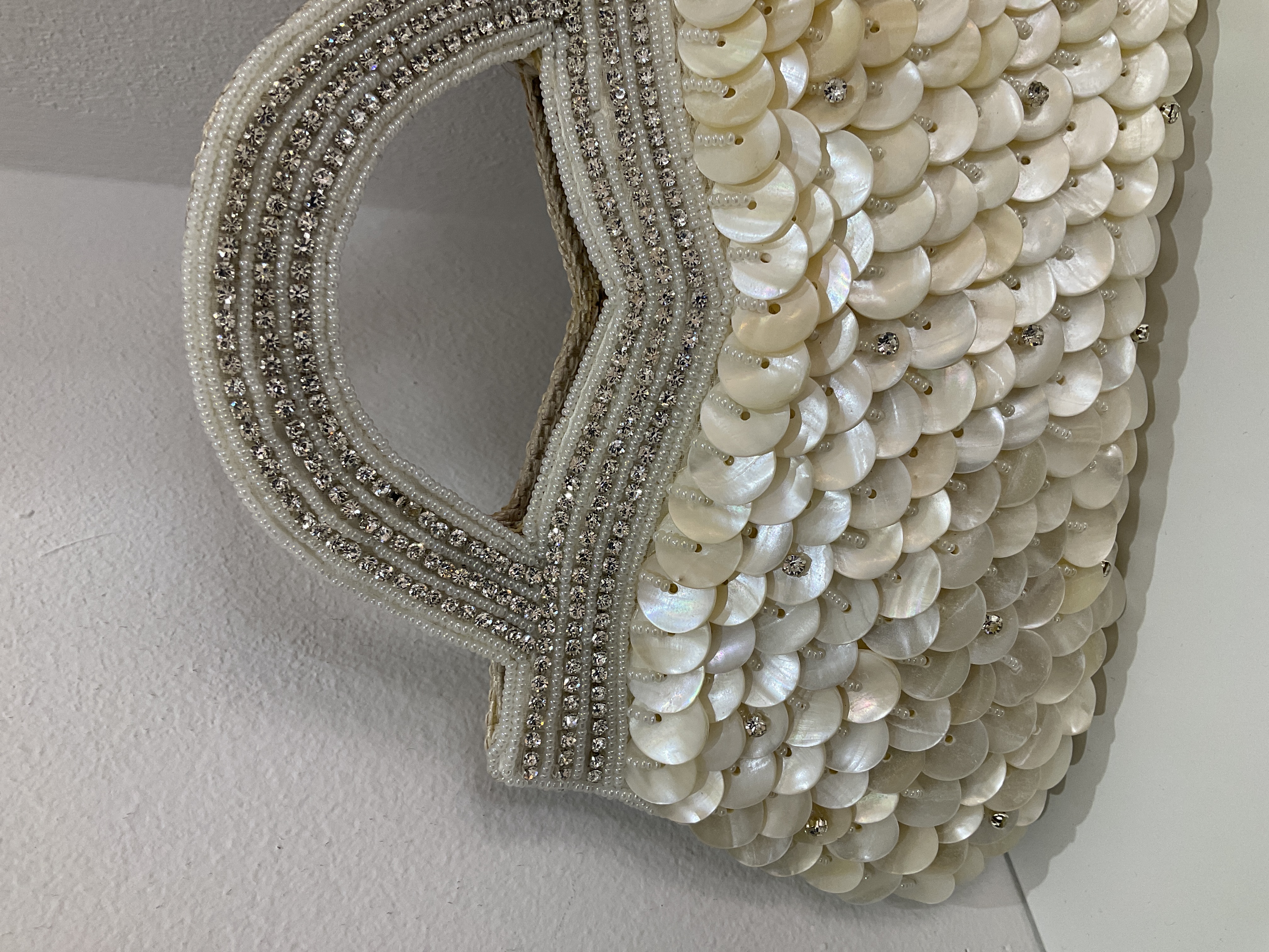 Bolso de mano de lentejuelas en nácar