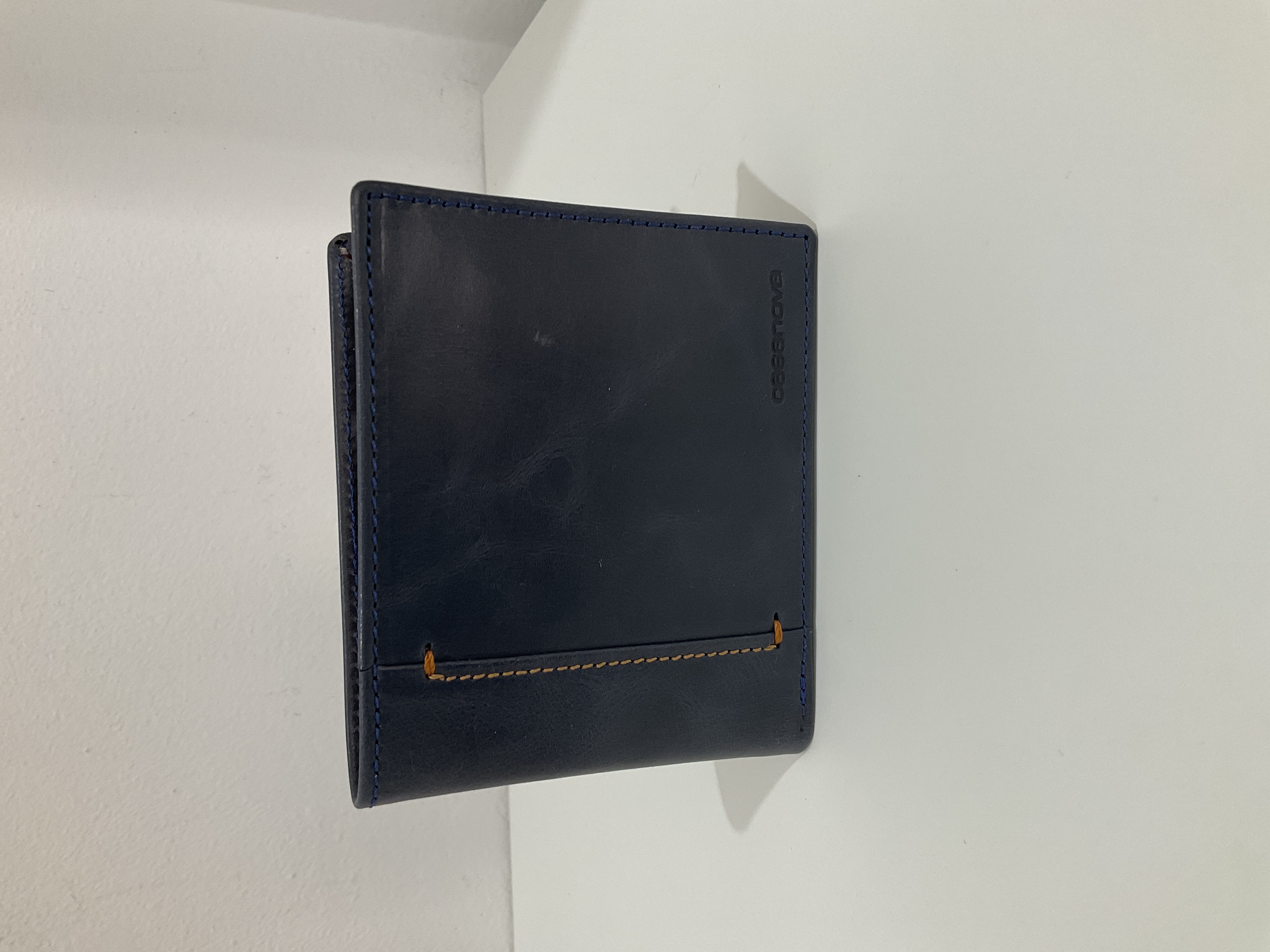 Cartera de piel azul