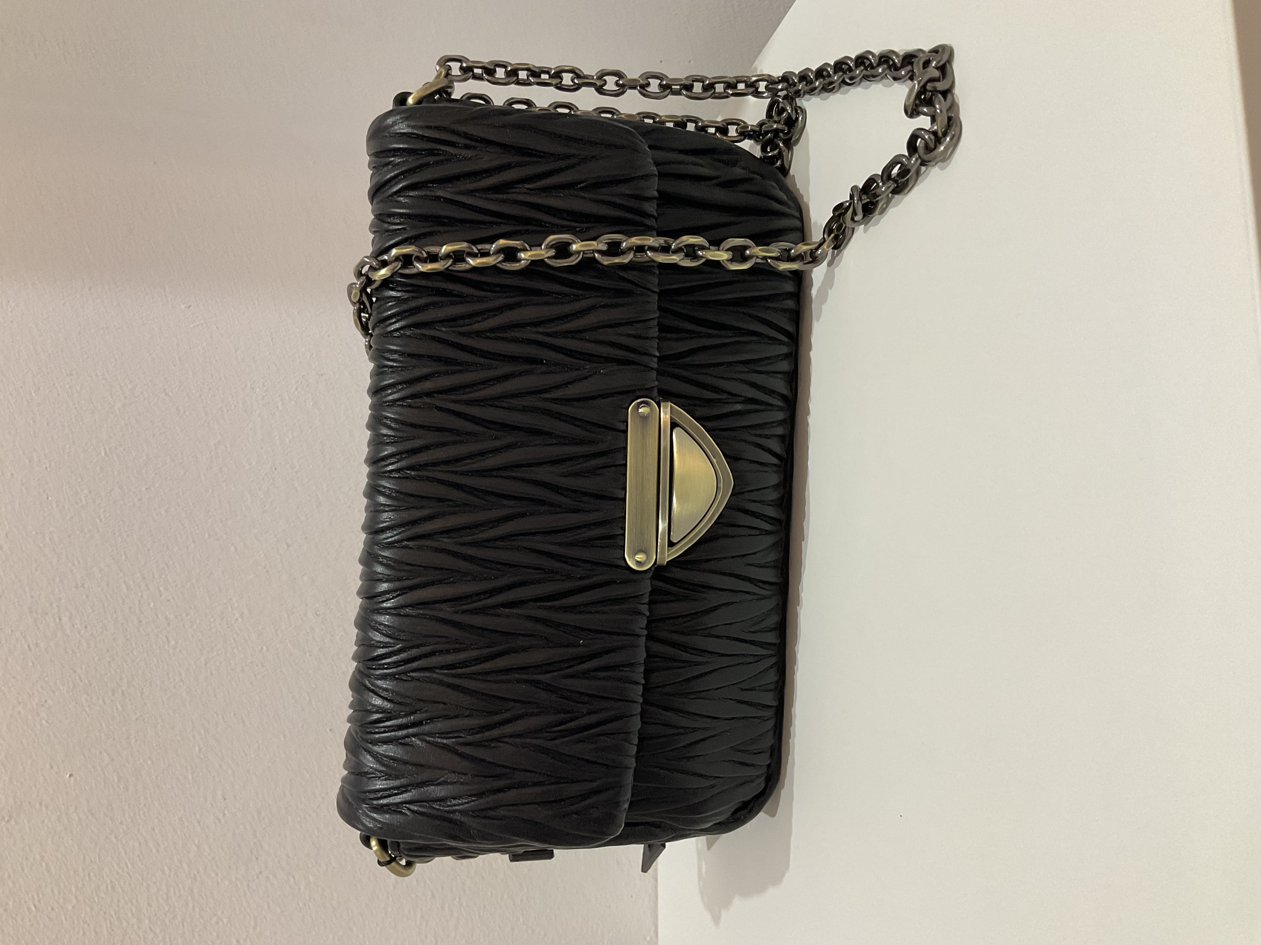 Bolso de piel negro