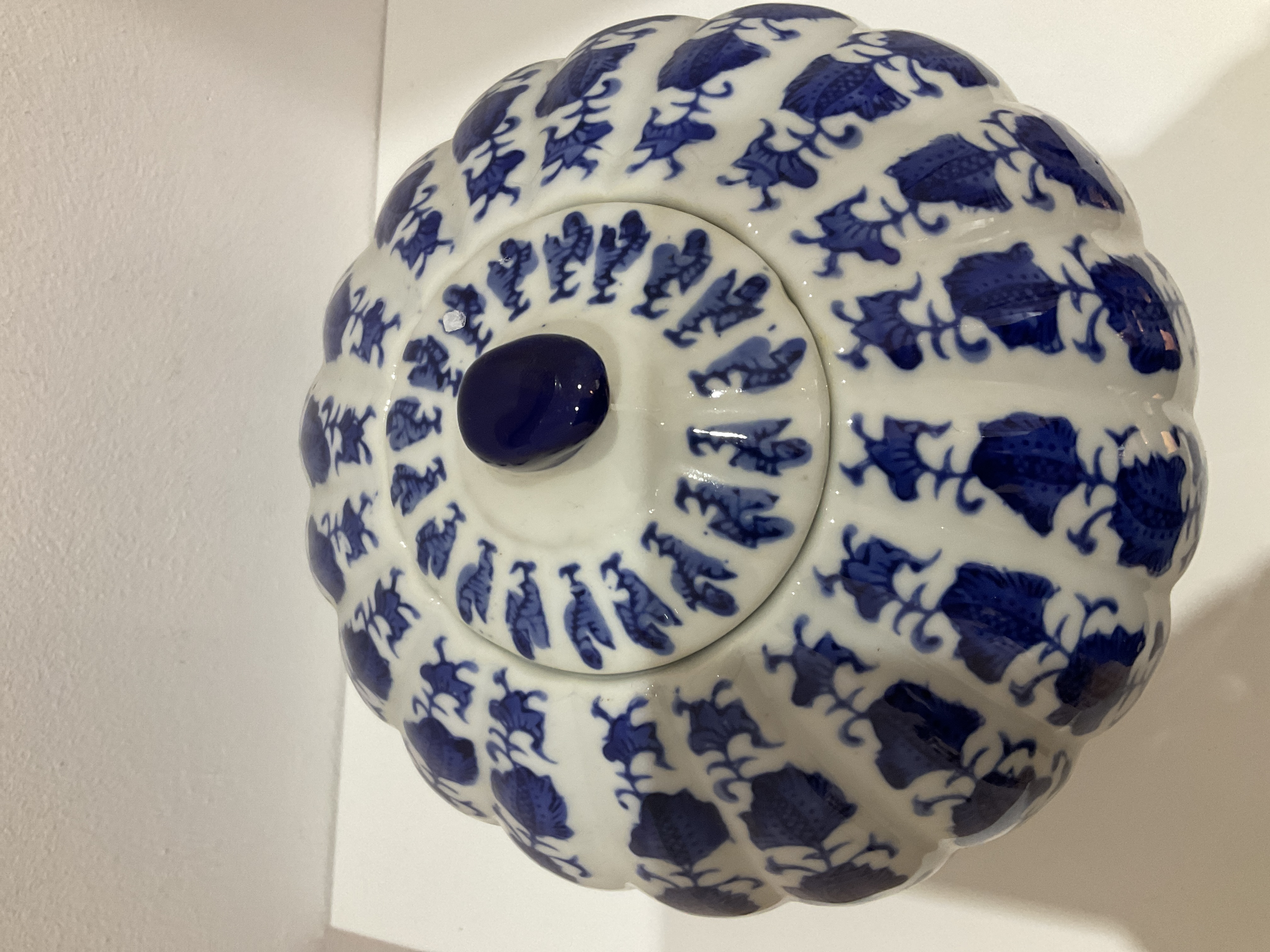 Tibor de porcelana azul y blanco grande