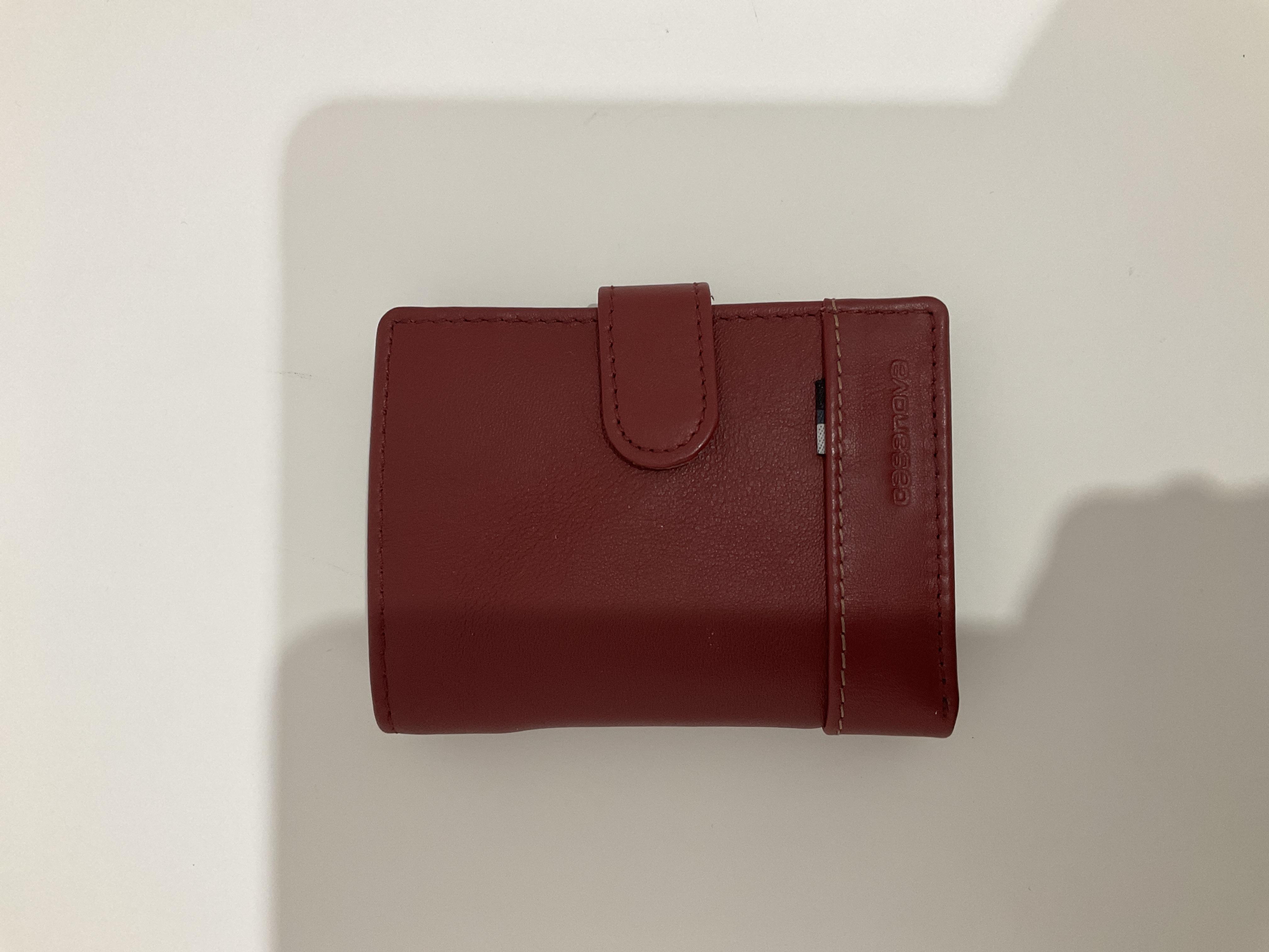 Cartera de piel roja