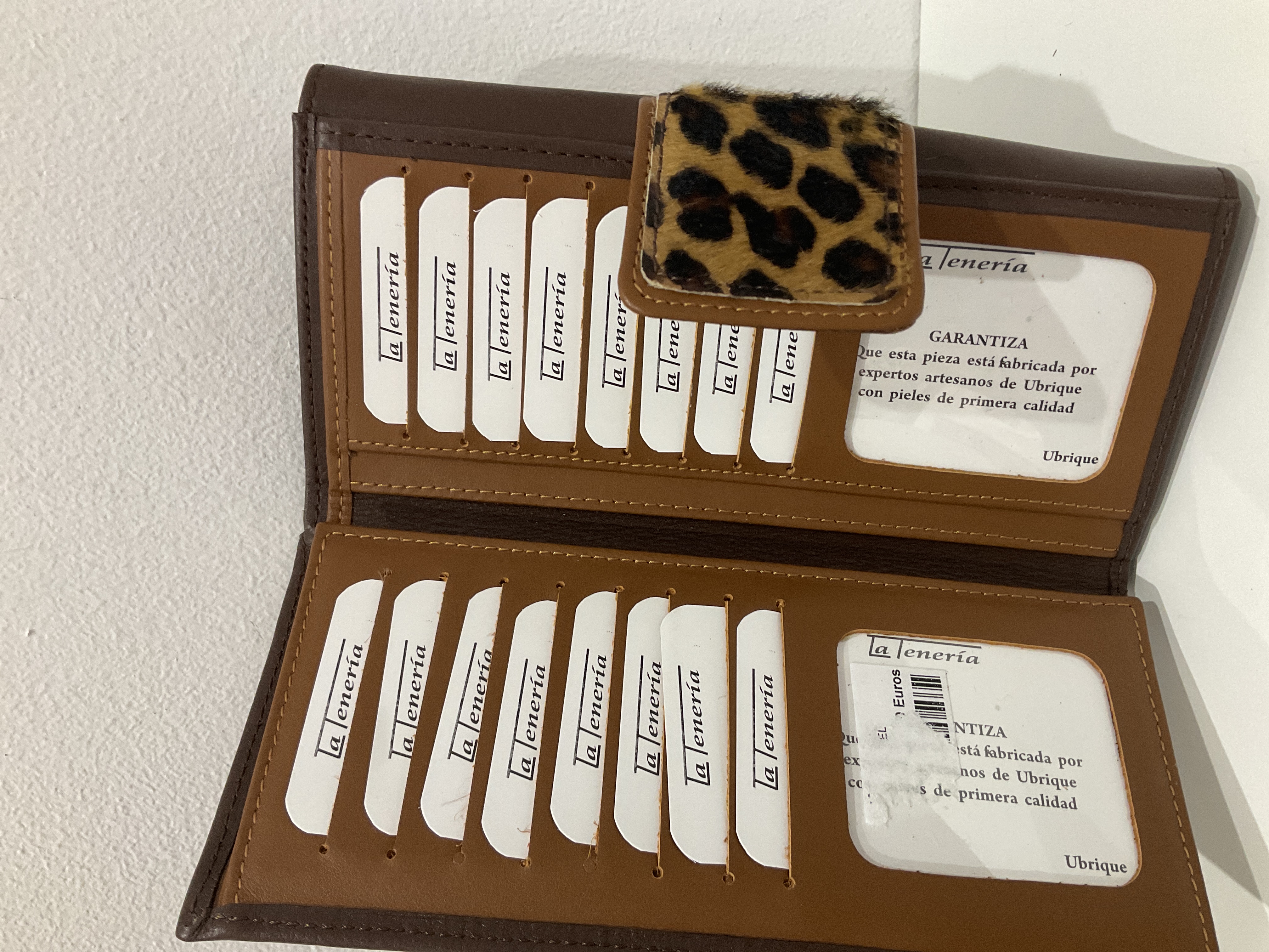 Cartera de cuero marrón