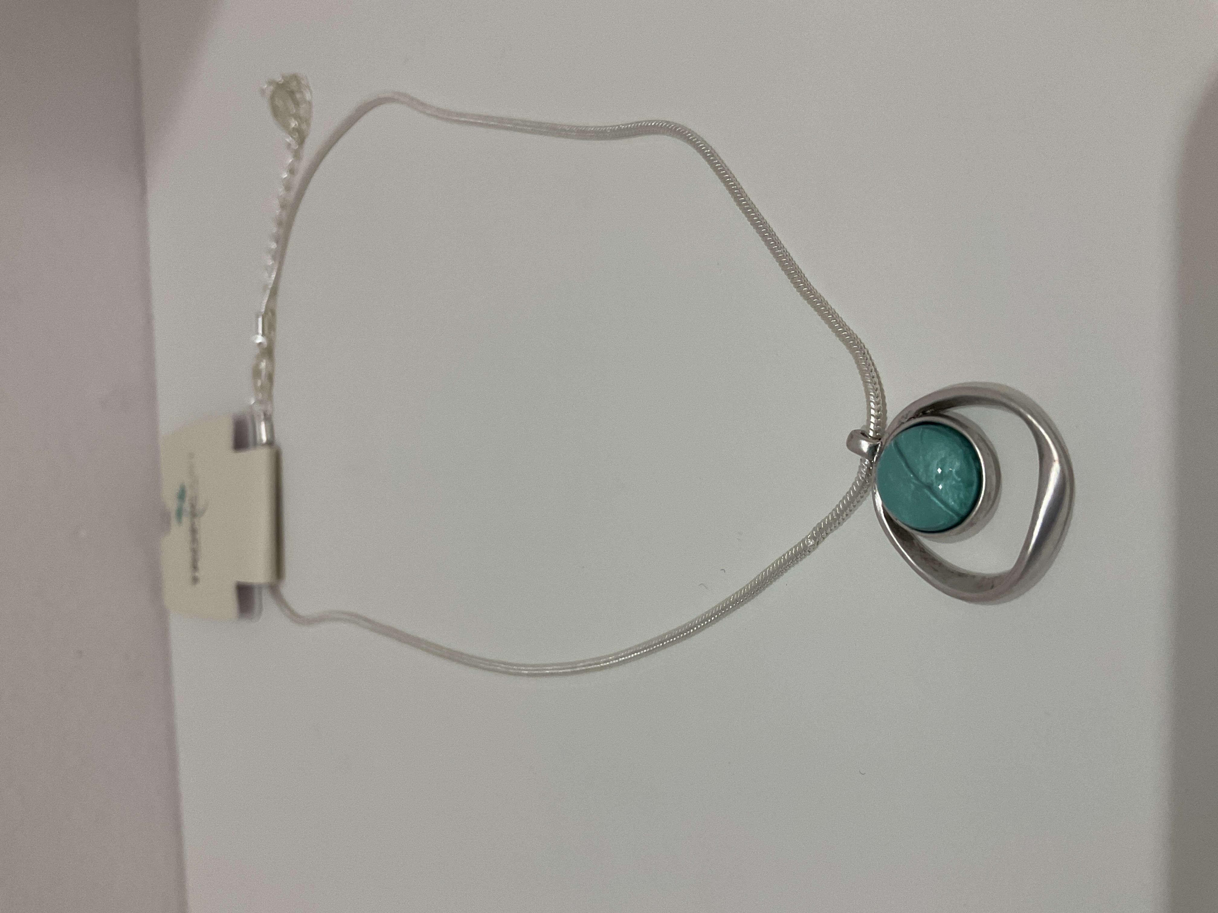 Collar con piedra 