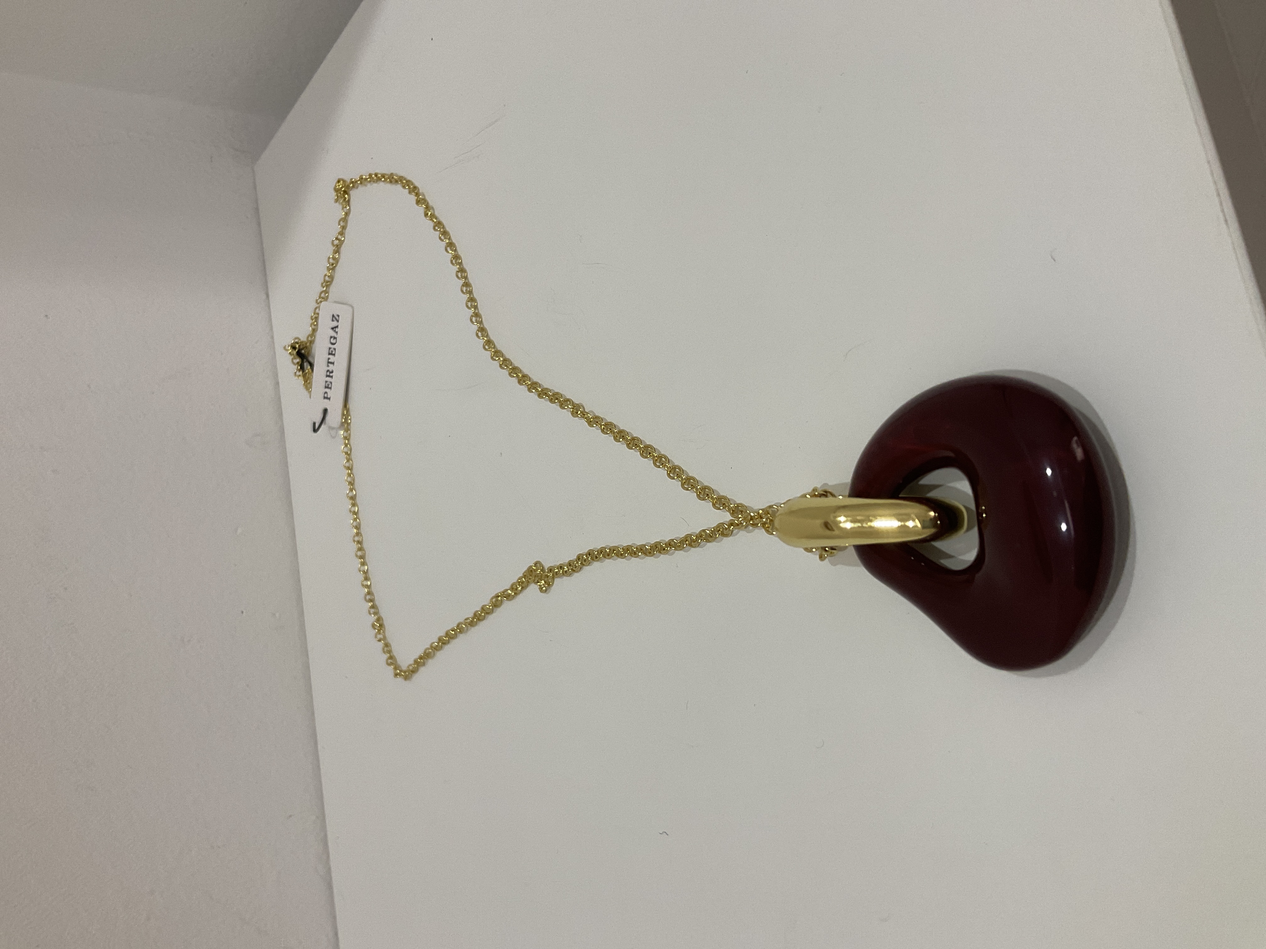 Collar con colgante granate