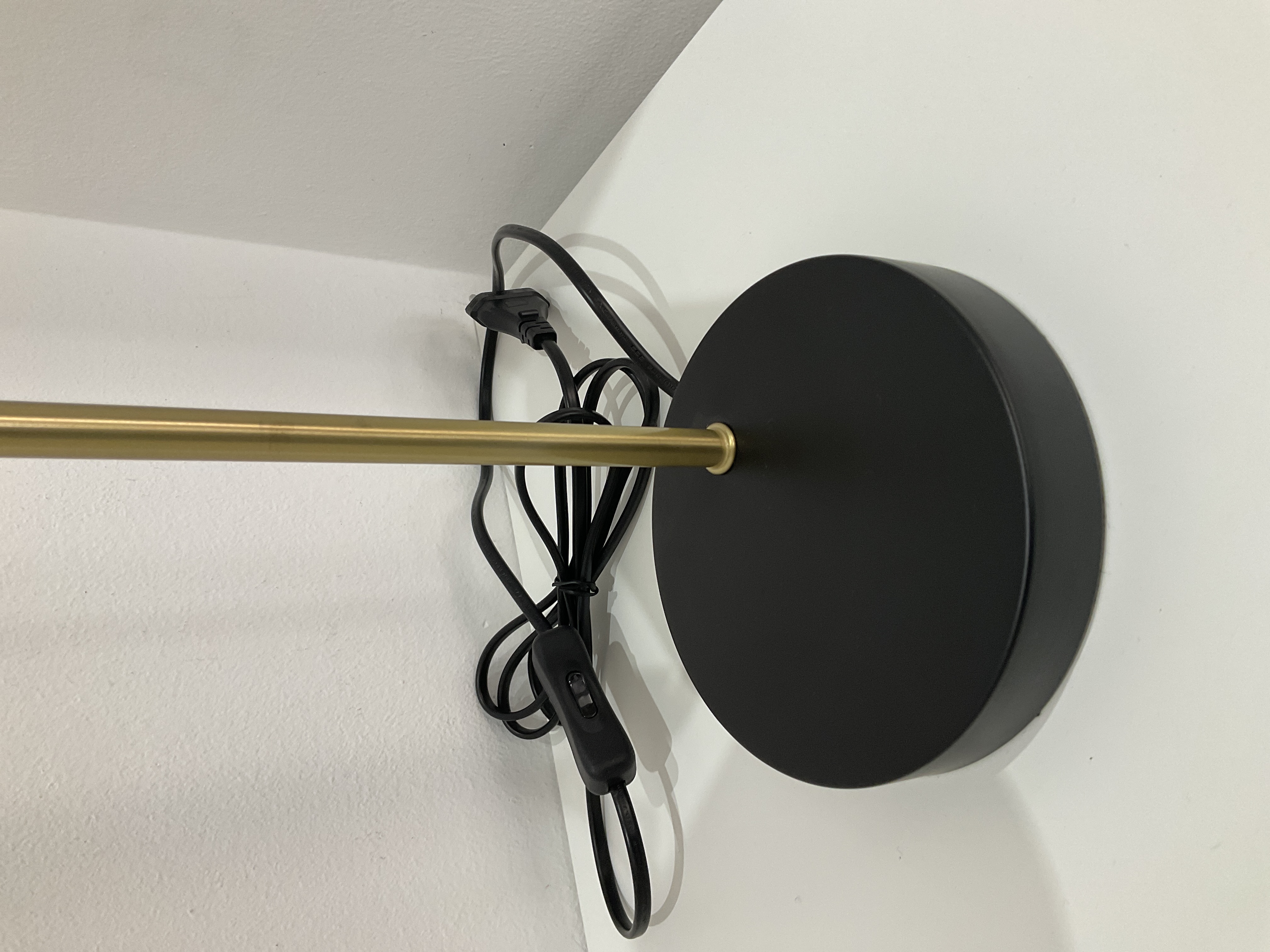 Lámpara de escritorio o mesita de noche moderna