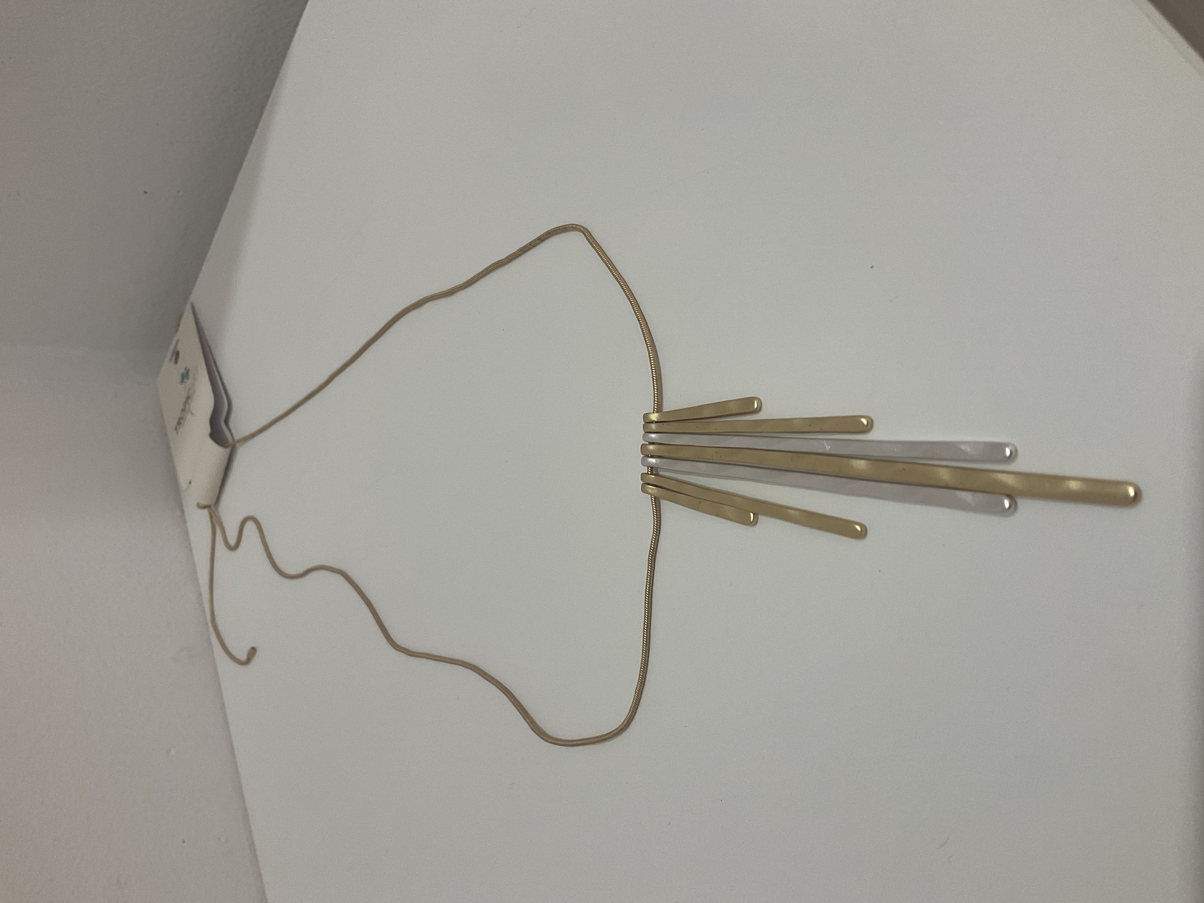 Collar moderno de acero 