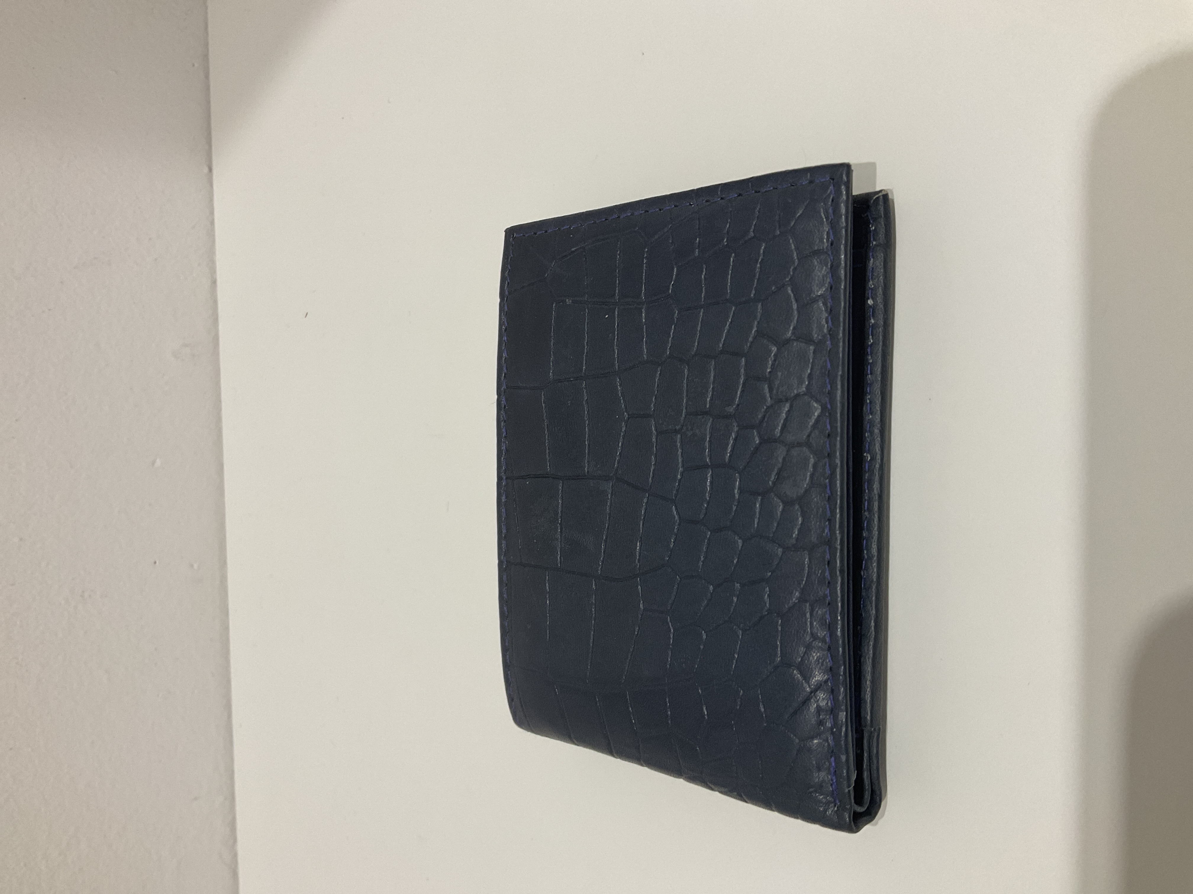 Cartera de piel azul