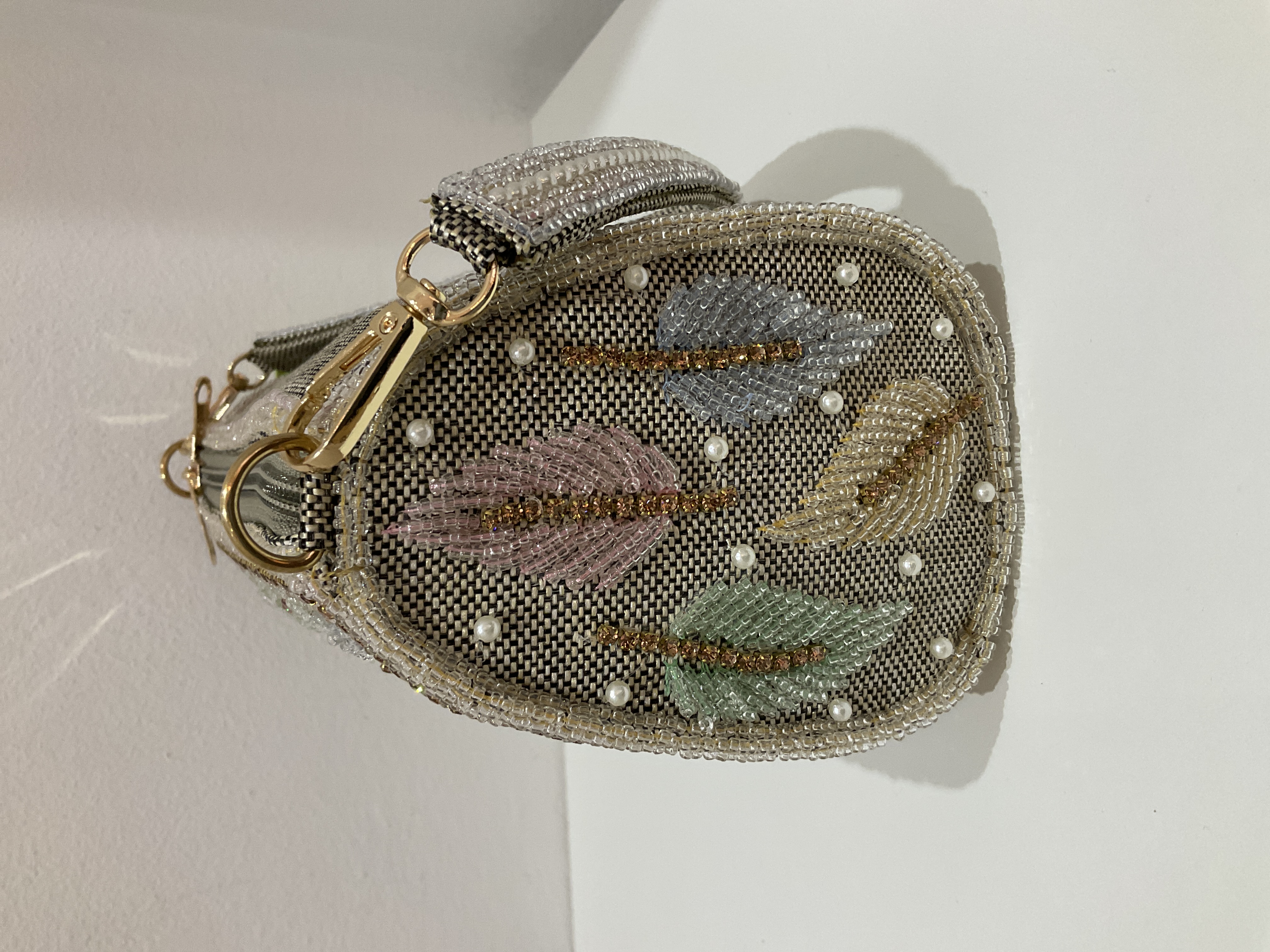 Bolso de mano bordado