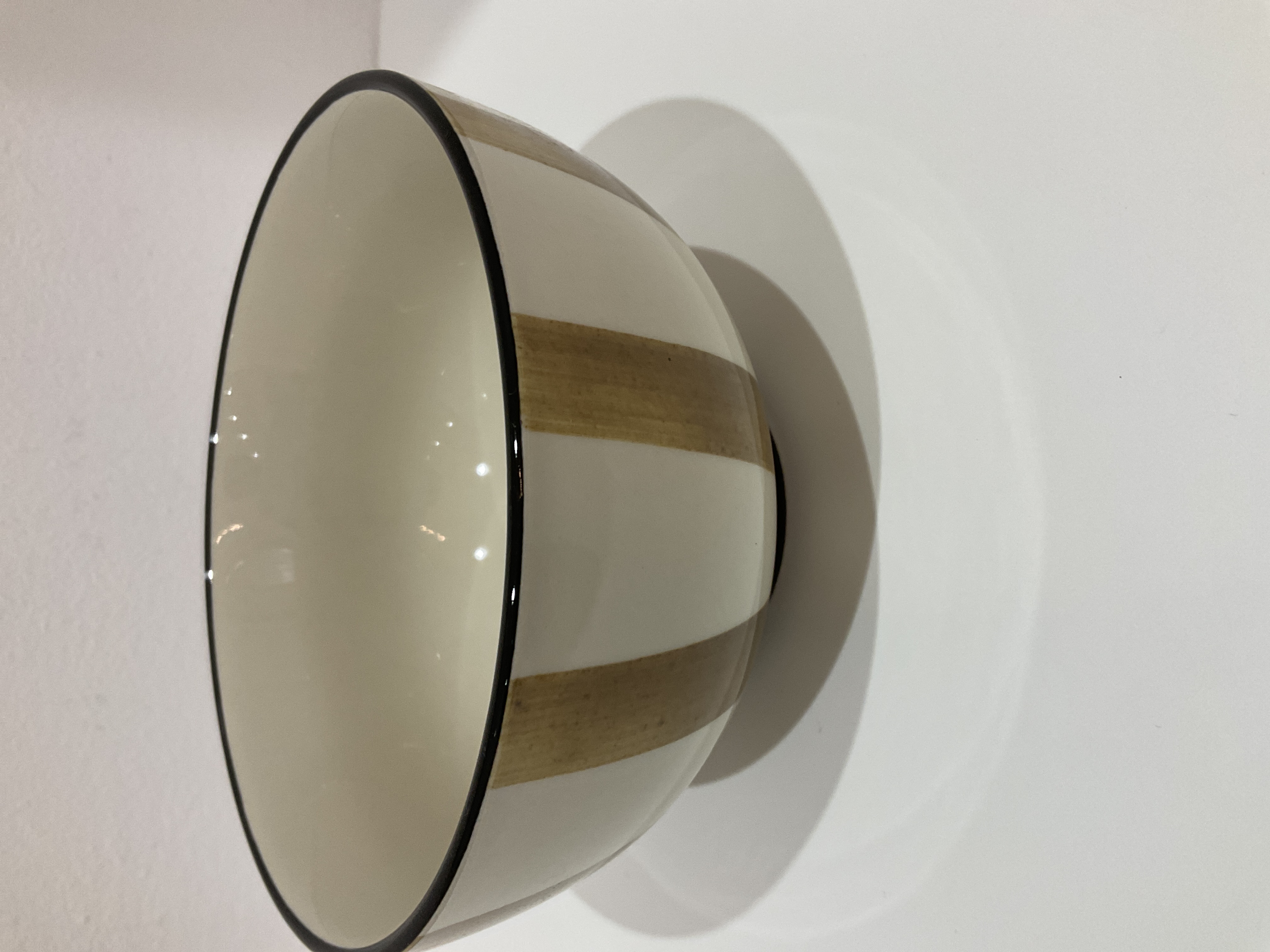 Tazón de cerámica rayado