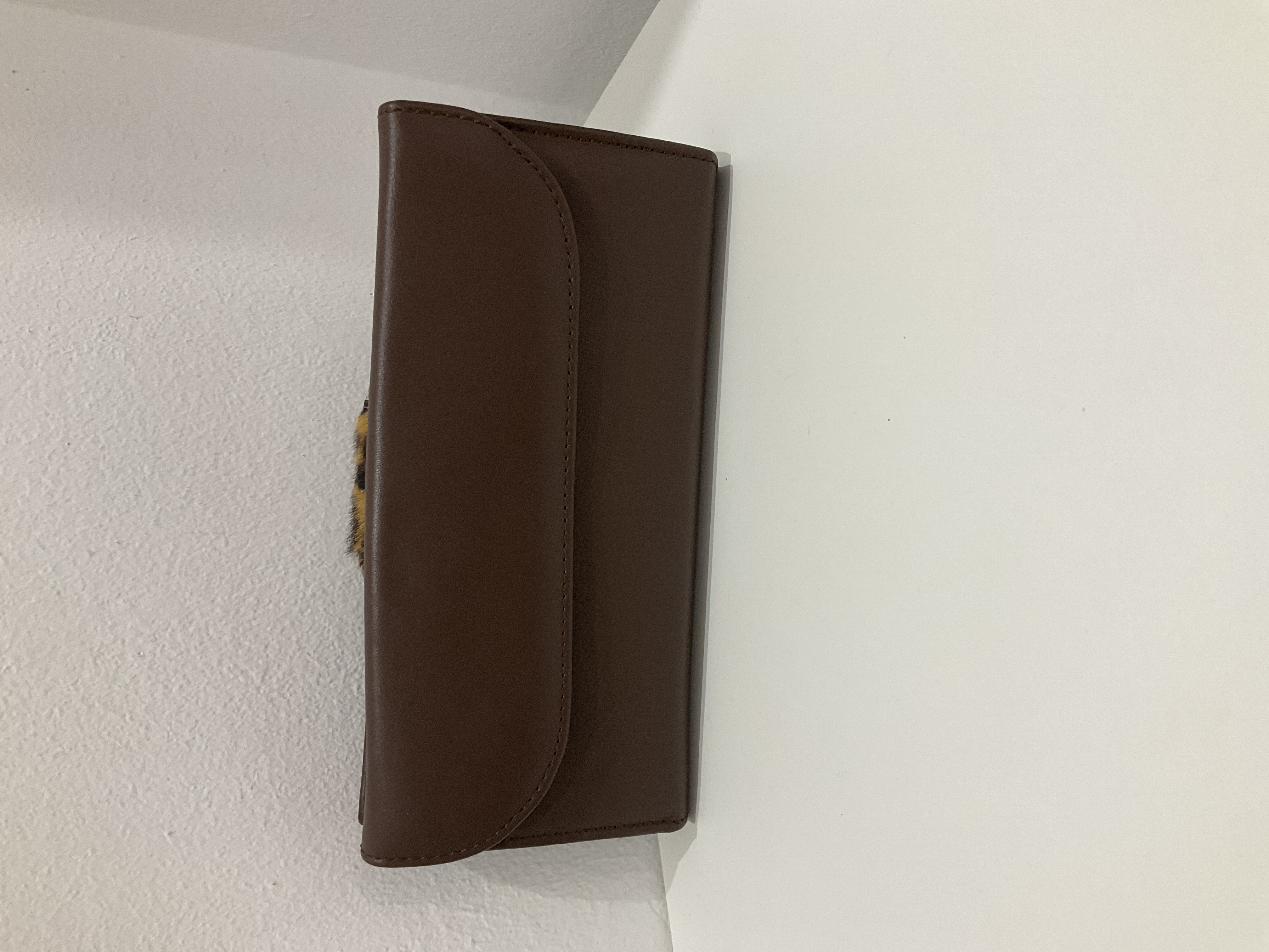 Cartera de cuero marrón