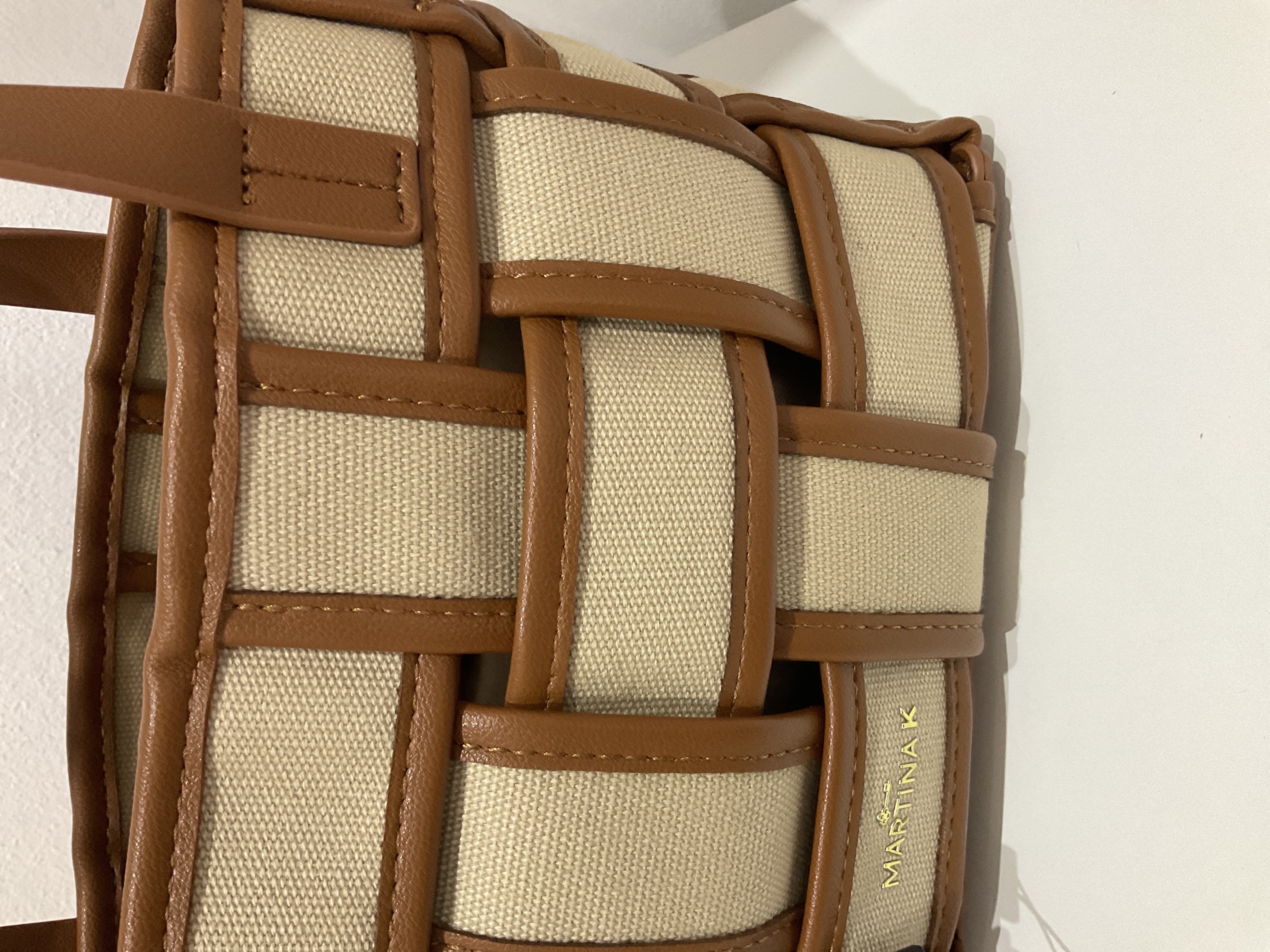 Bolso tejido de cuero y lona