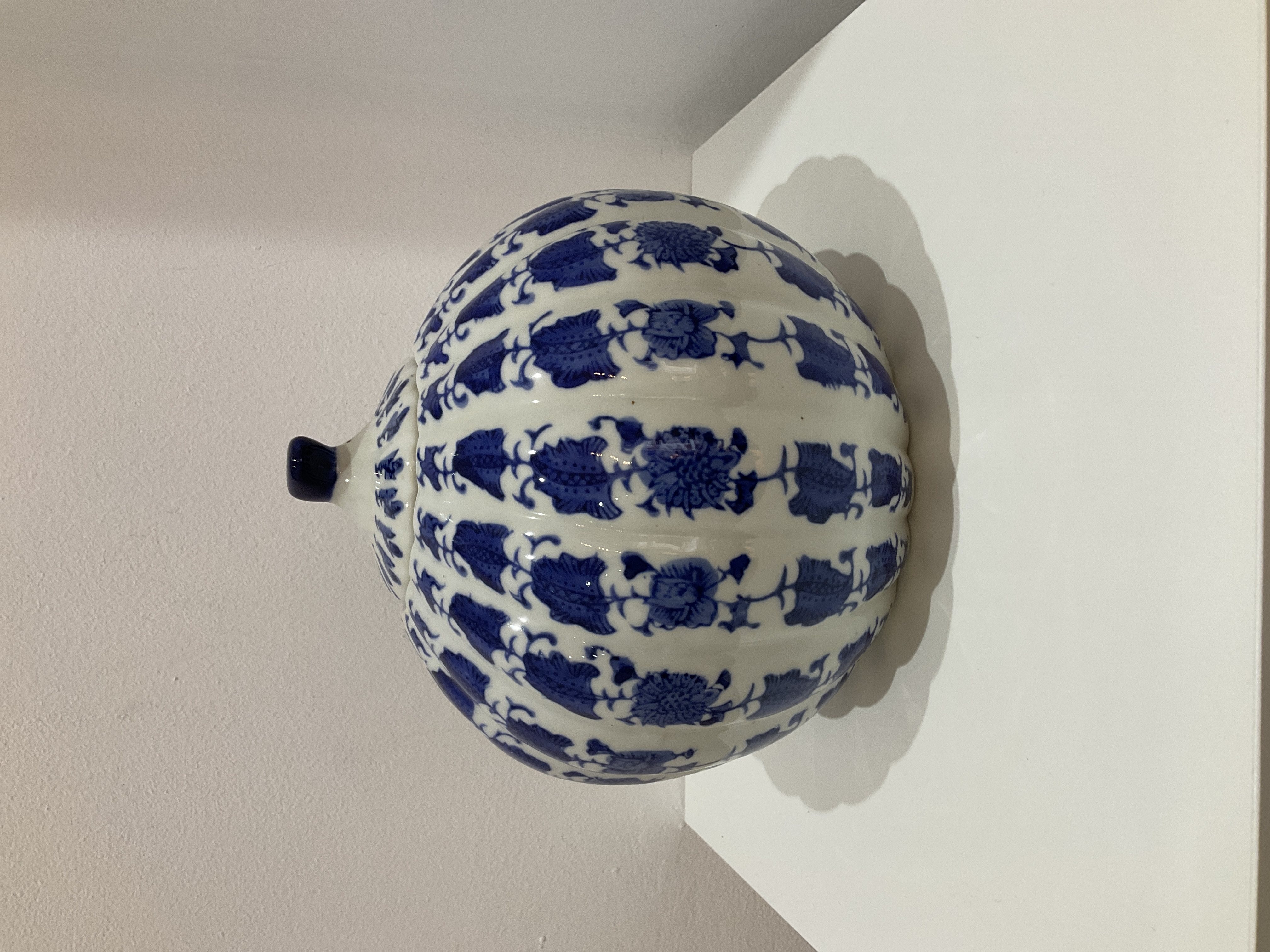 Tibor de porcelana azul y blanco grande