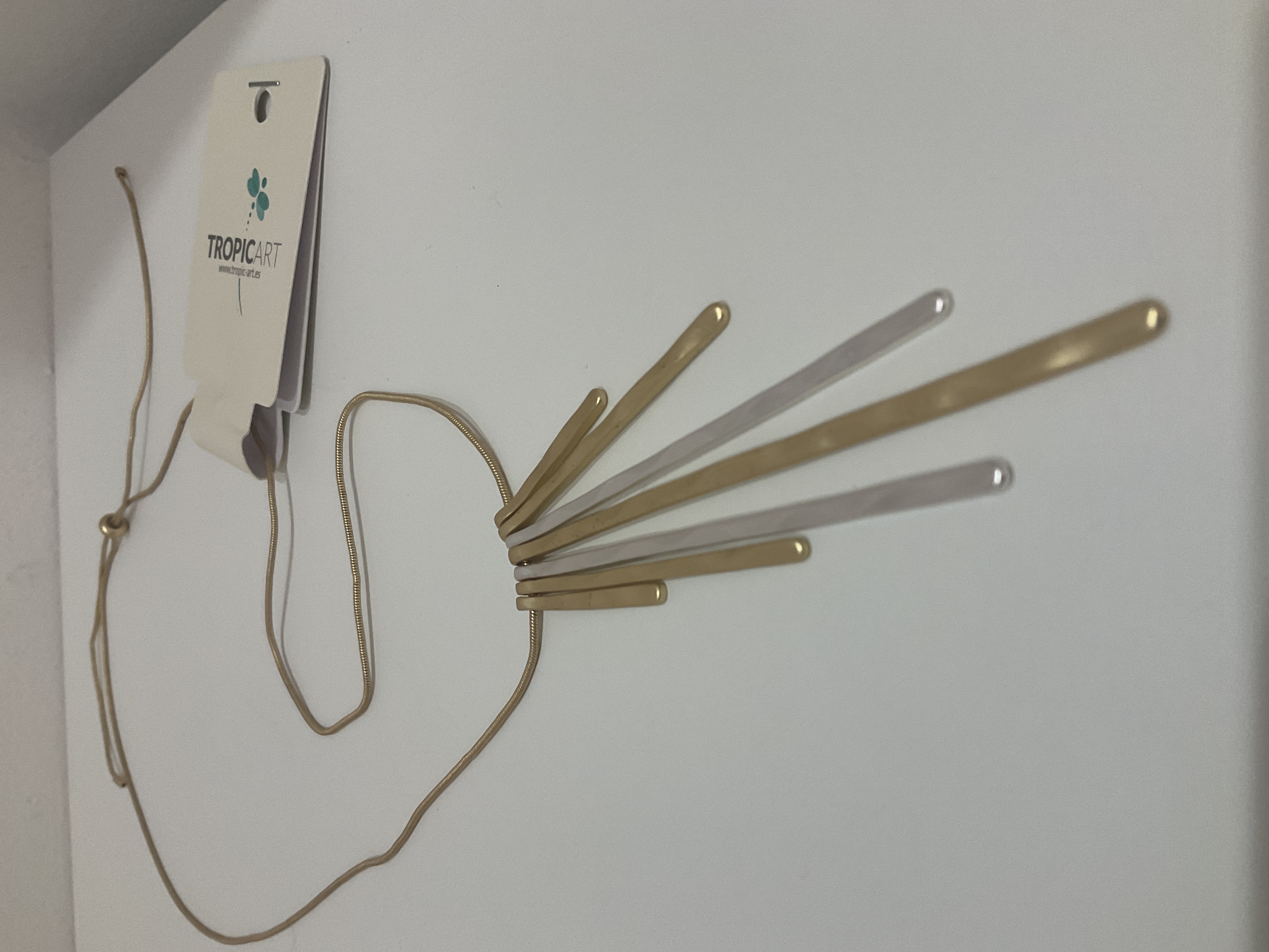 Collar moderno de acero 