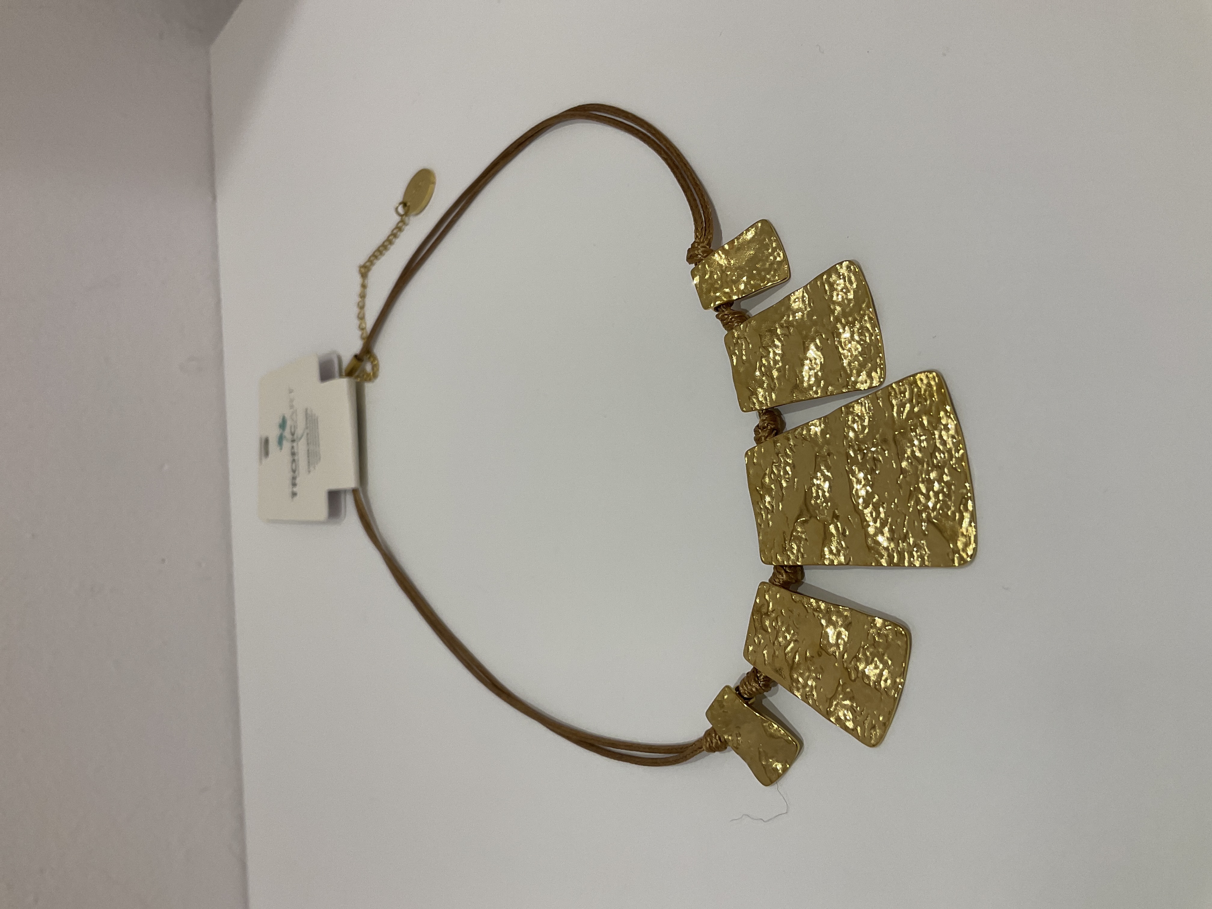 Collar dorado artesanal
