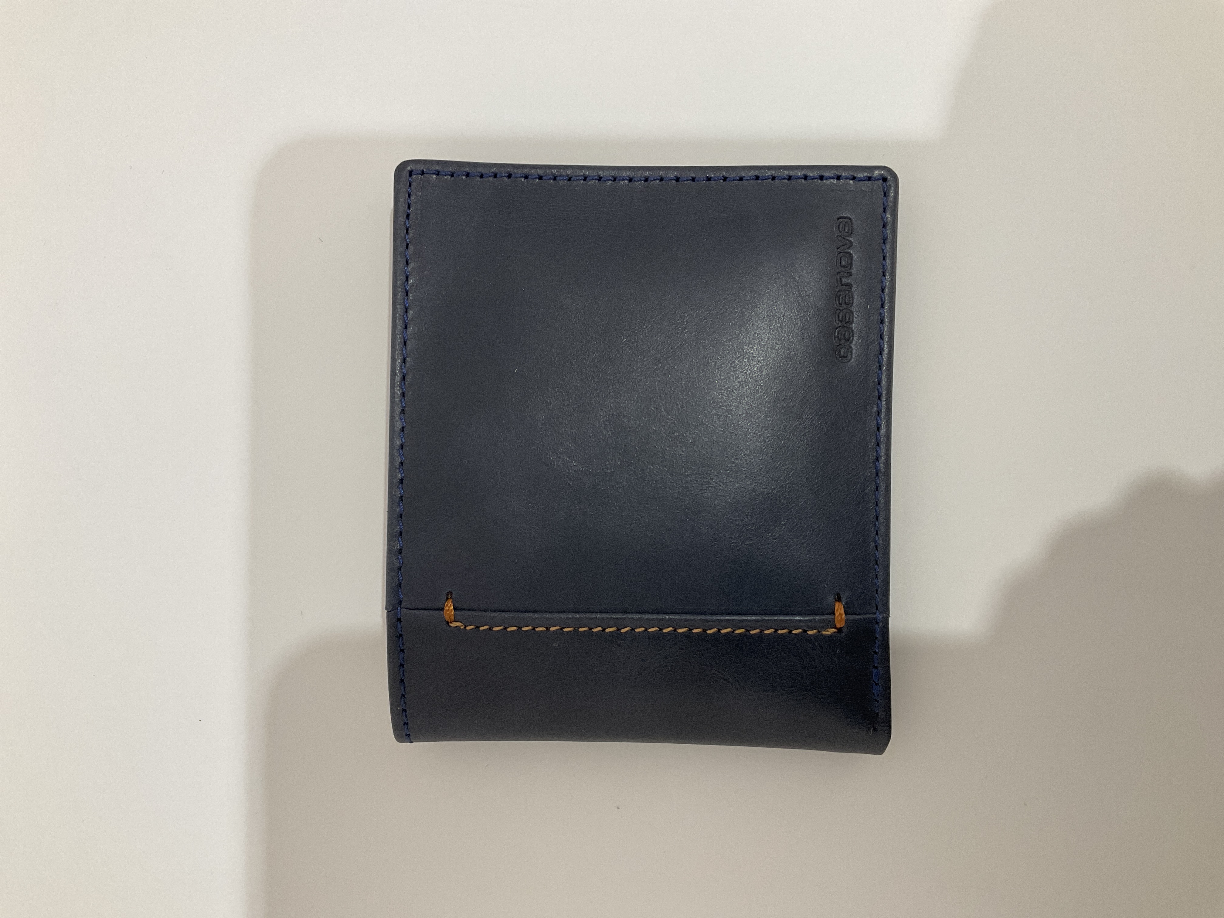 Cartera de piel azul