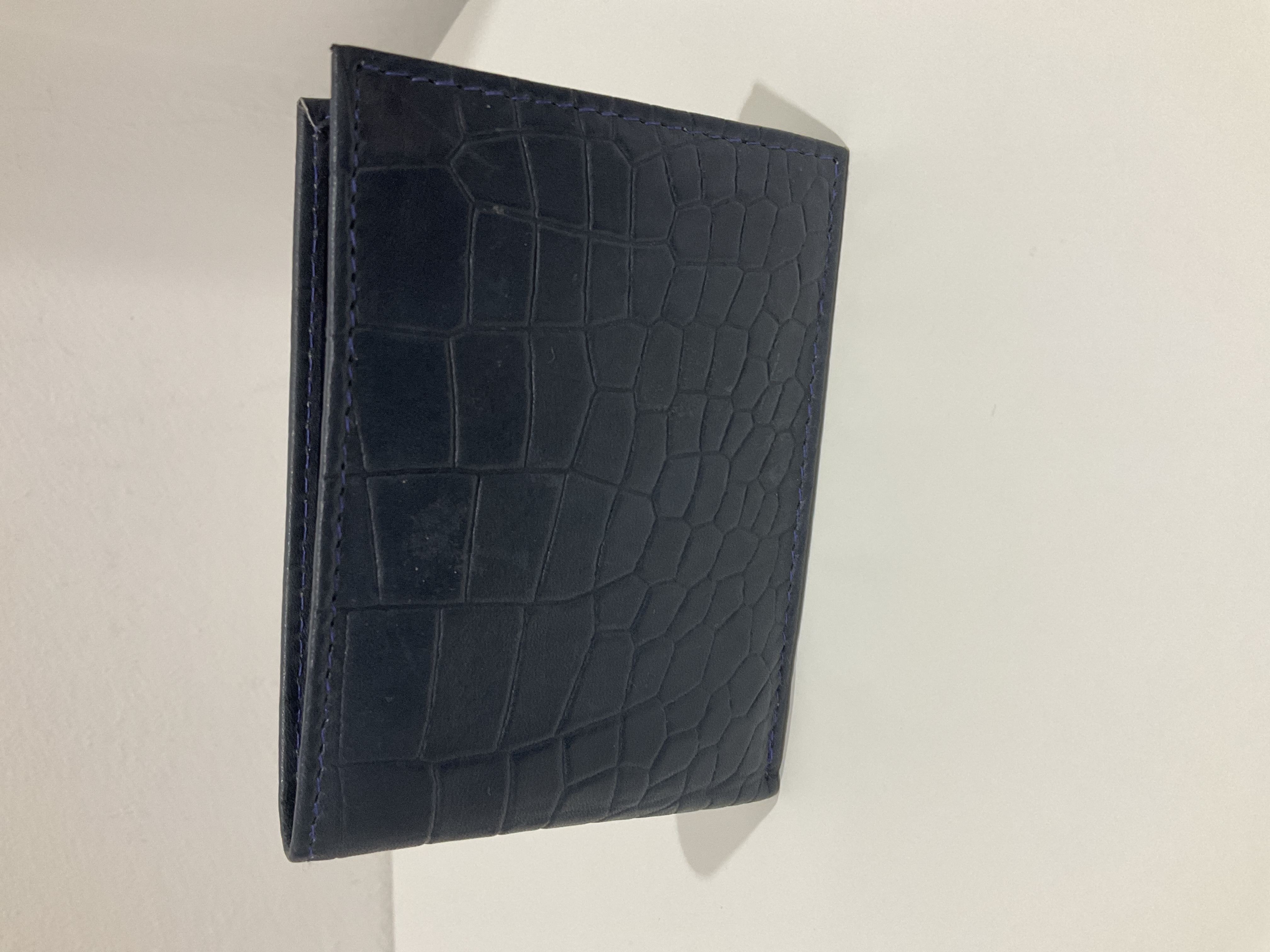 Cartera de piel azul