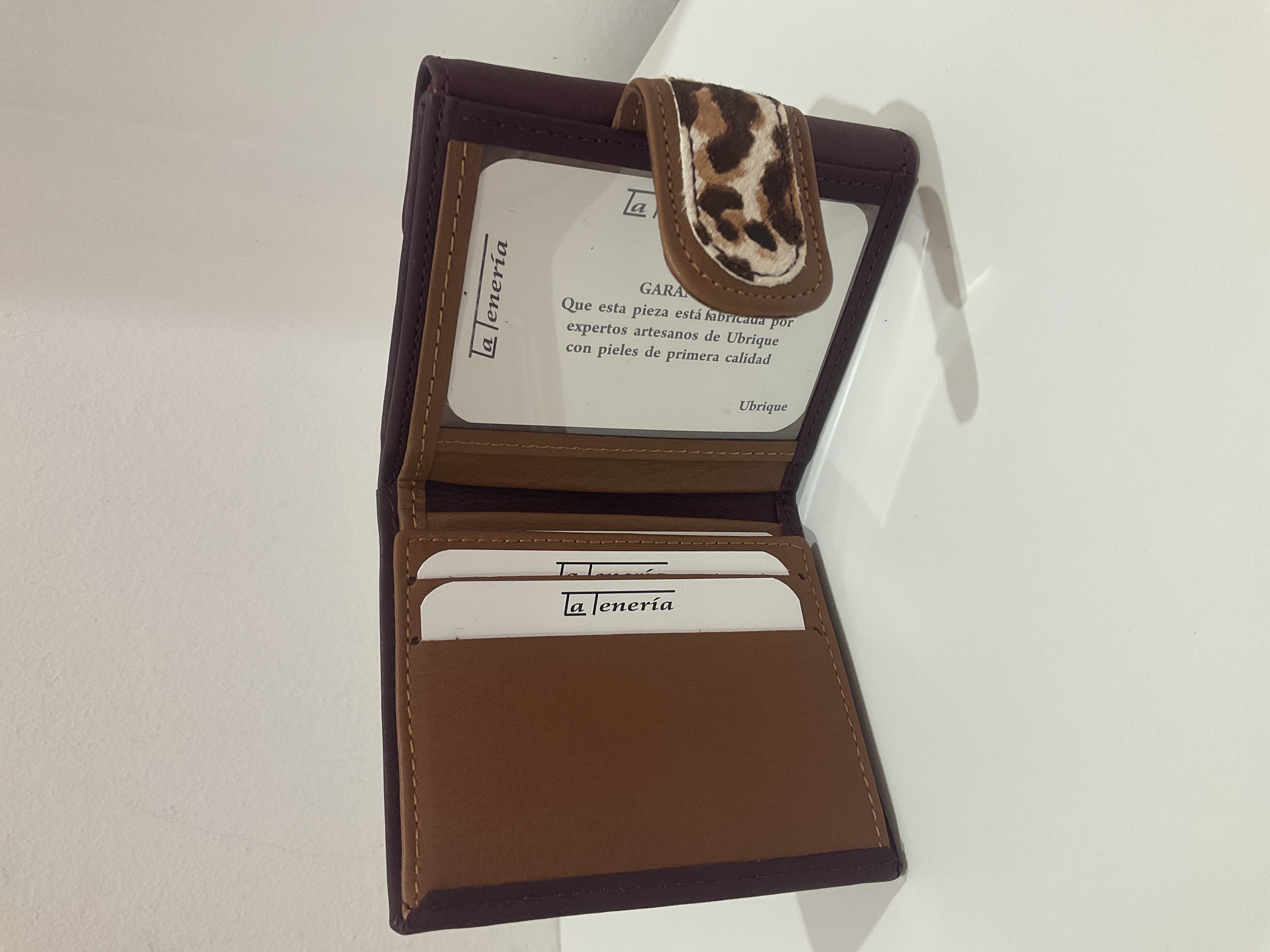 Cartera de piel burdeos